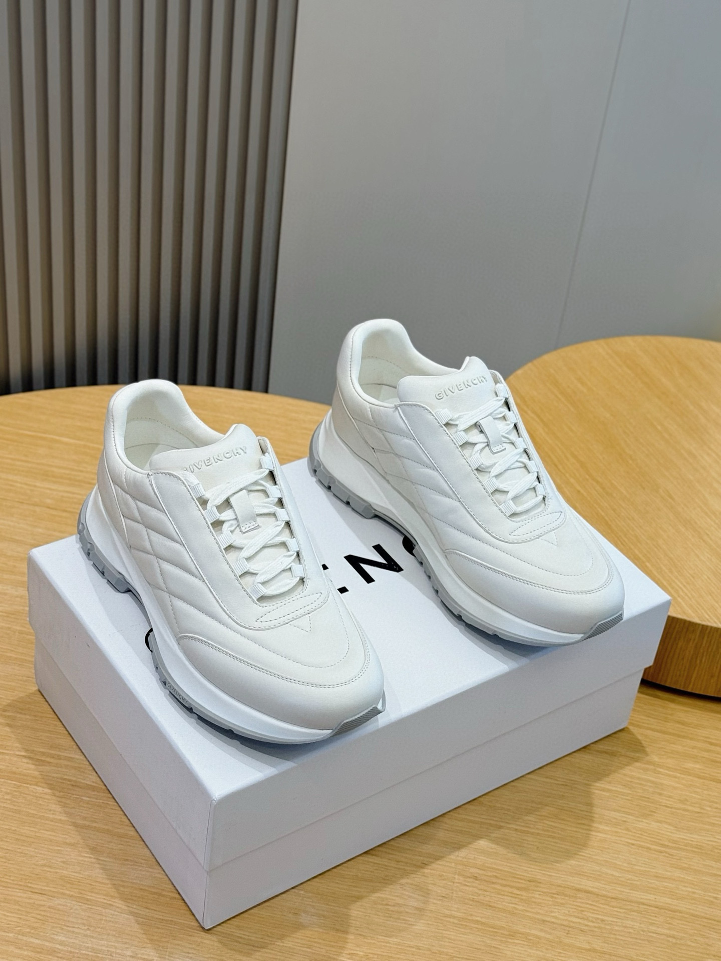 Givenchy Basic Shoes L-s