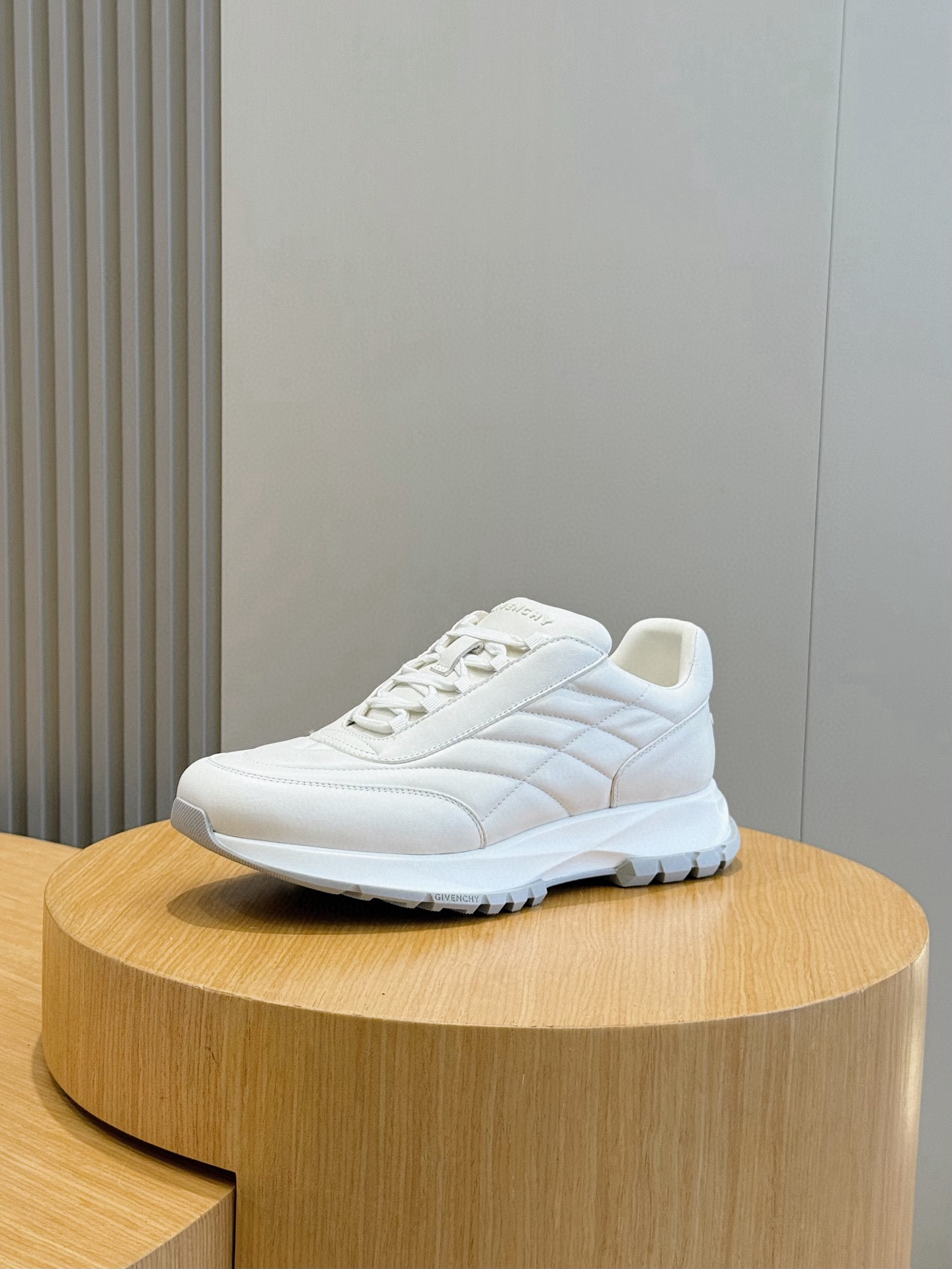 Givenchy Basic Shoes L-s