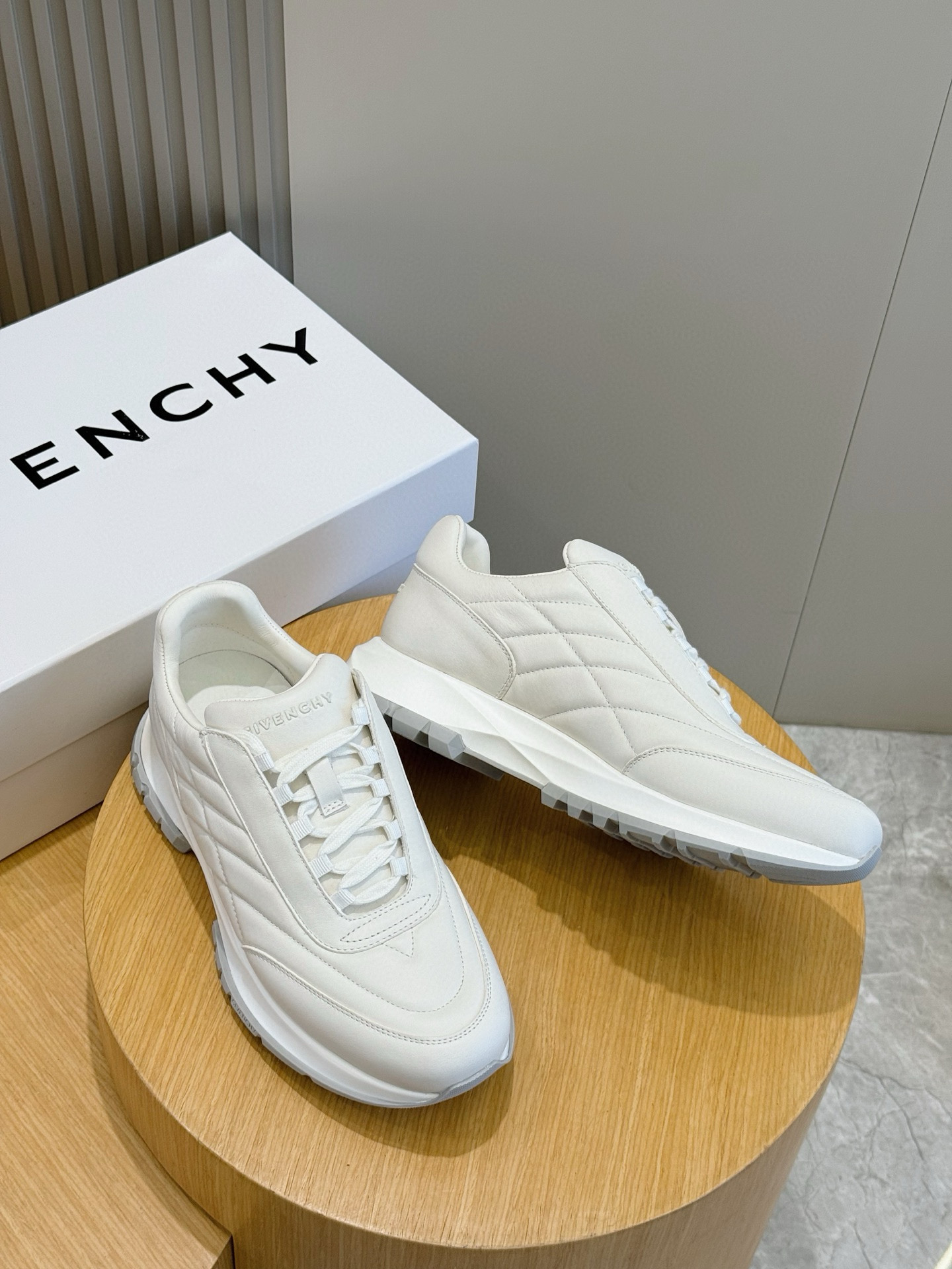 Givenchy Basic Shoes L-s