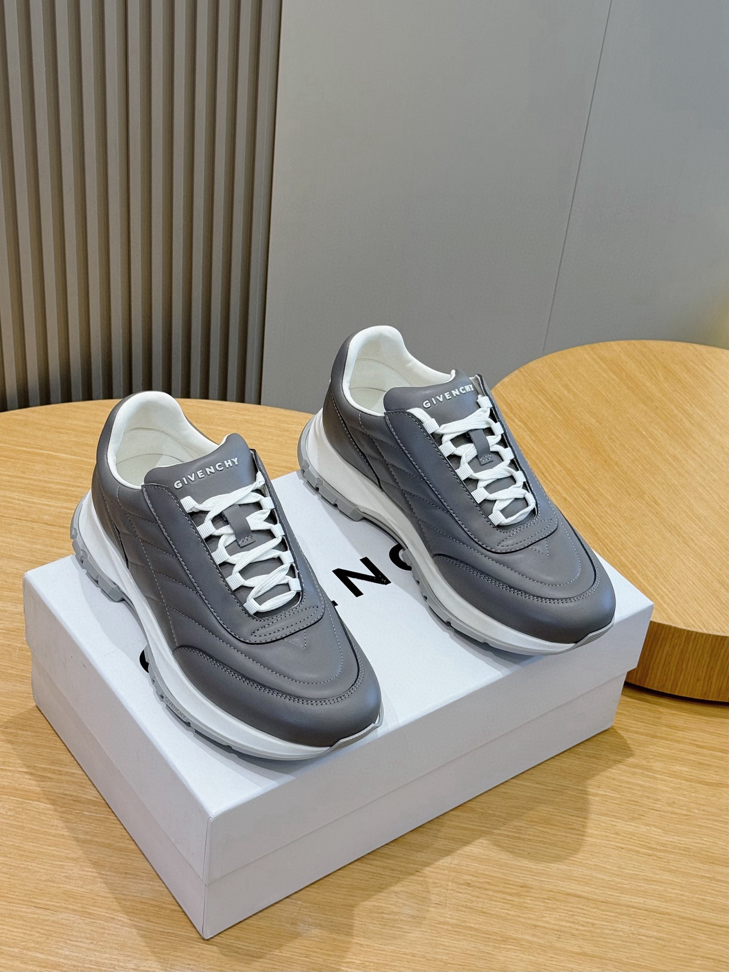 Givenchy Basic Shoes L-s