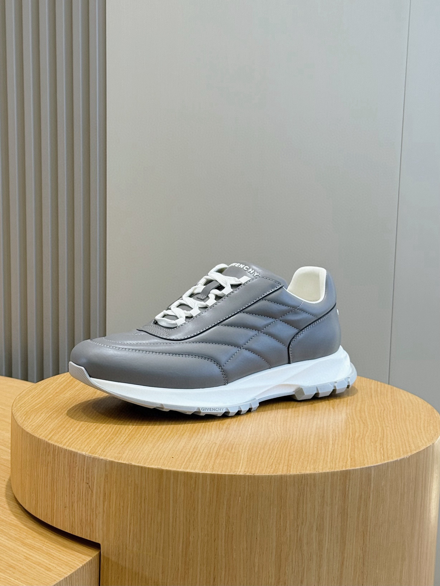 Givenchy Basic Shoes L-s