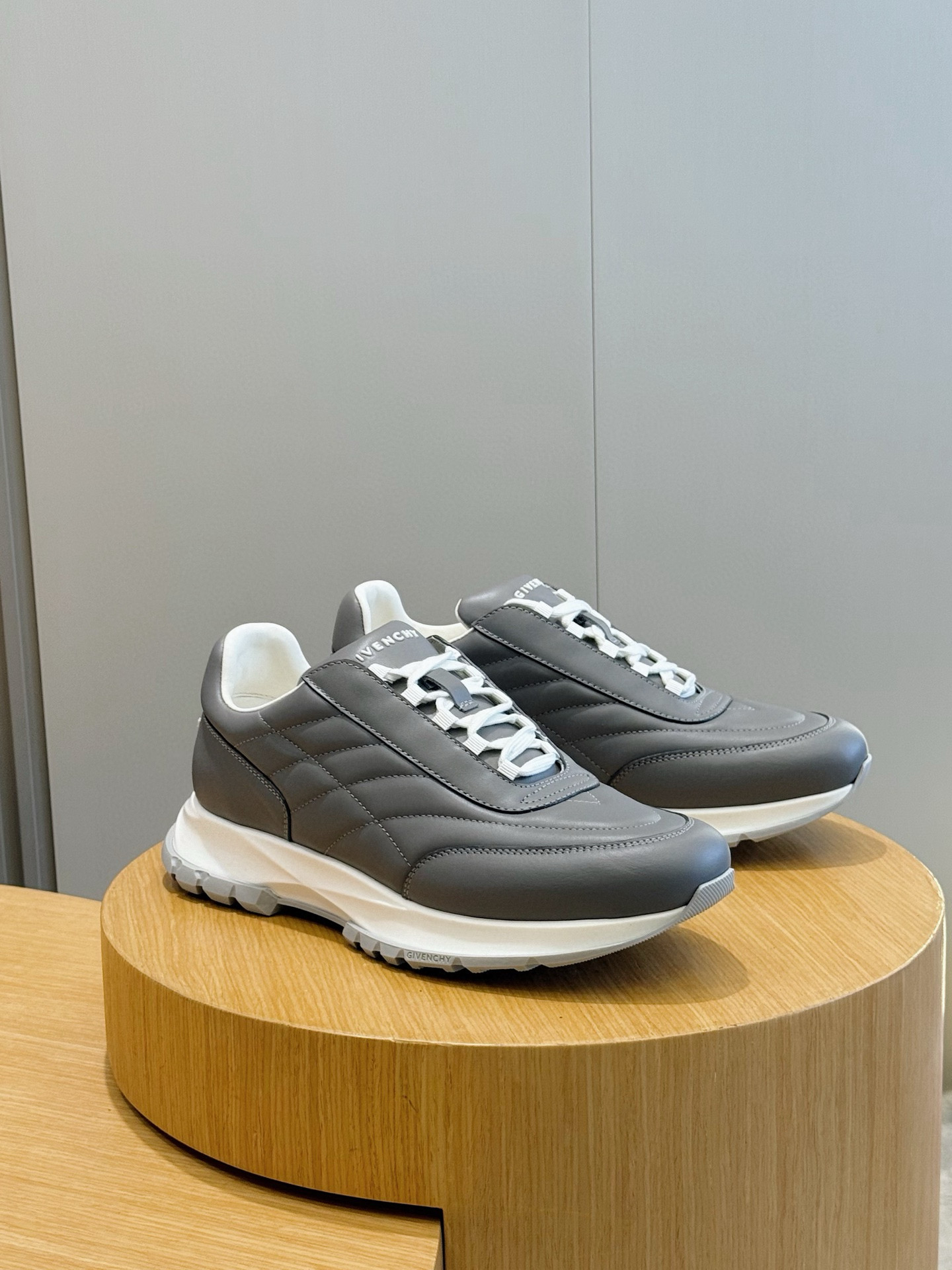 Givenchy Basic Shoes L-s