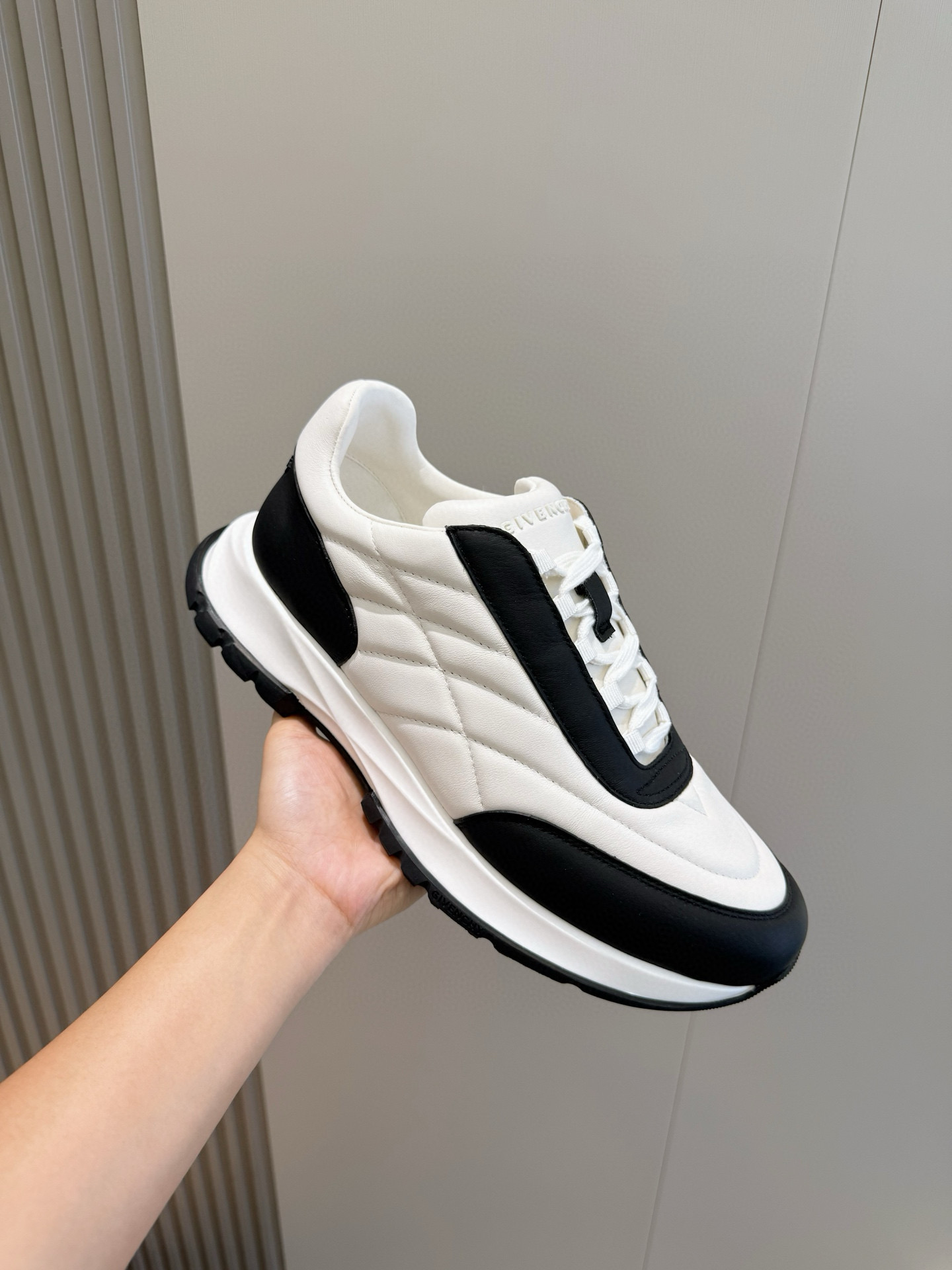 Givenchy Basic Shoes L-s