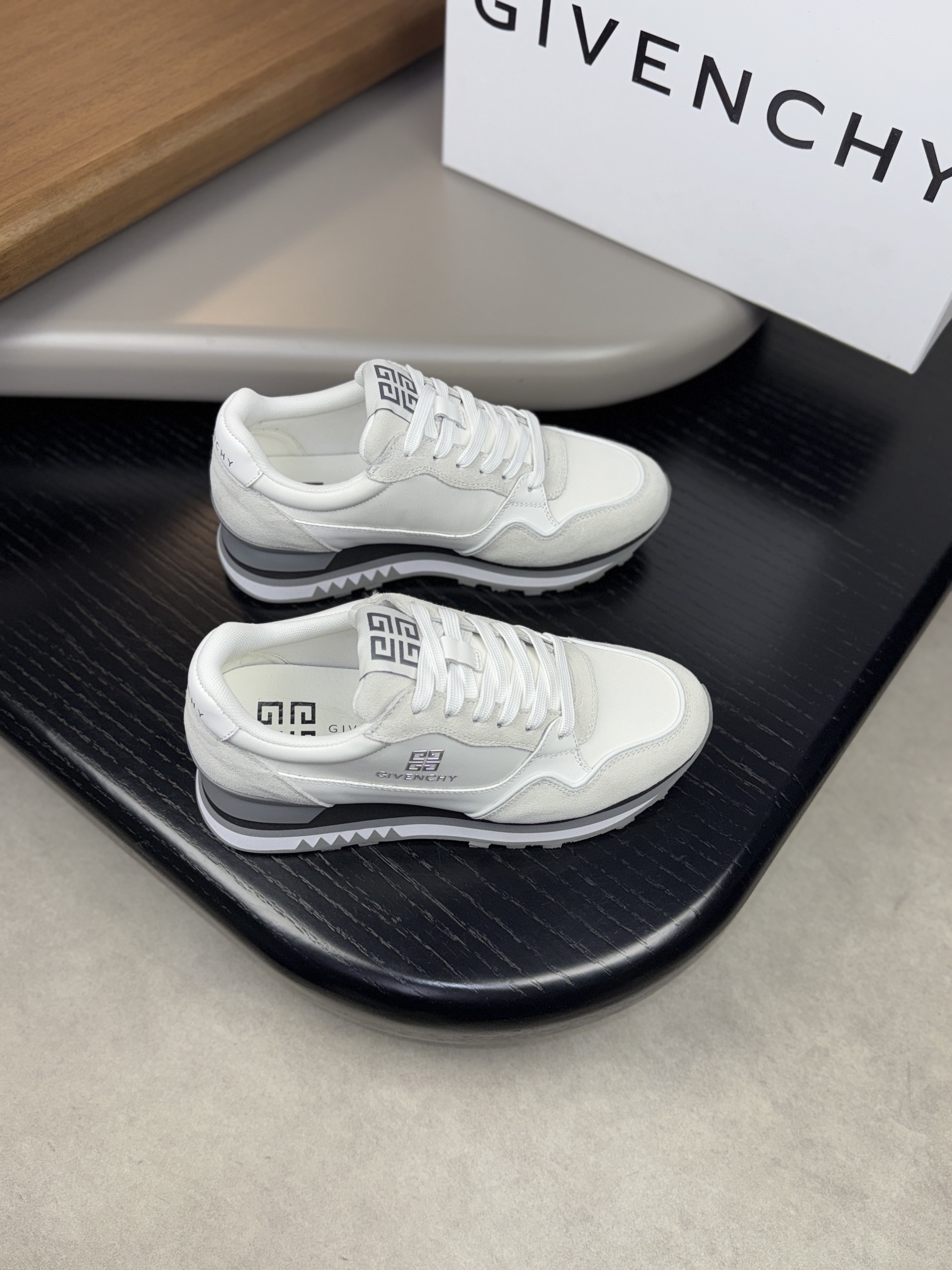Givenchy Sneakers L-s