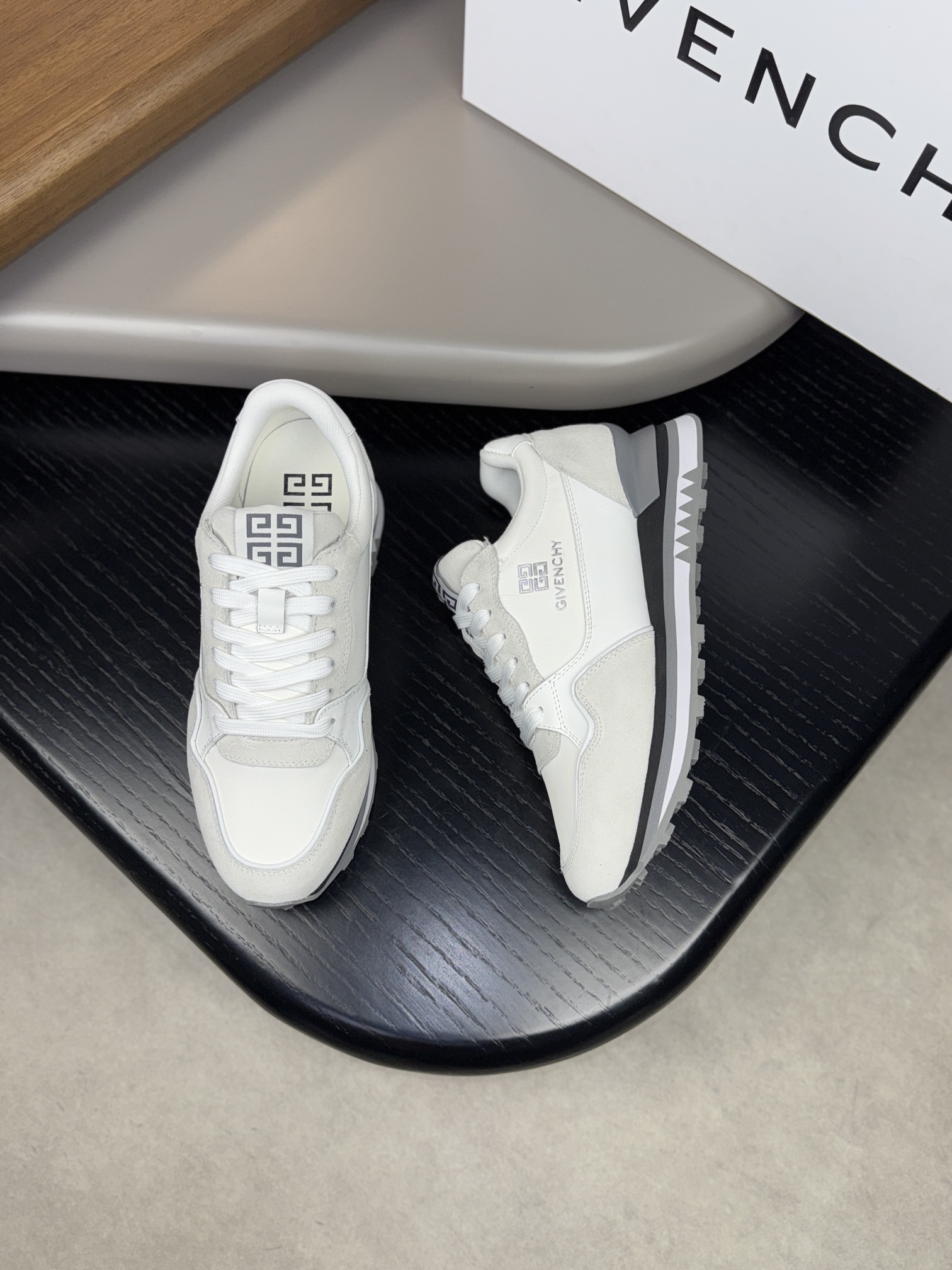 Givenchy Sneakers L-s