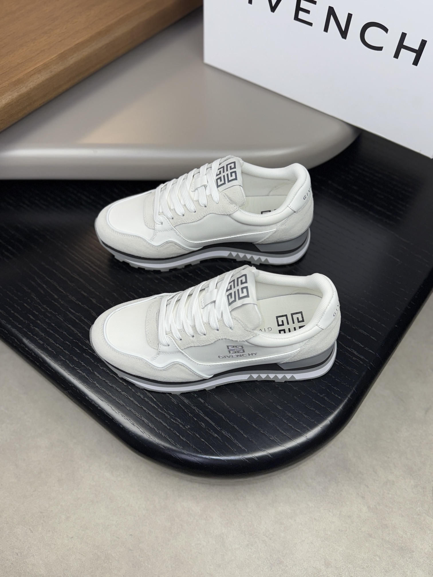 Givenchy Sneakers L-s