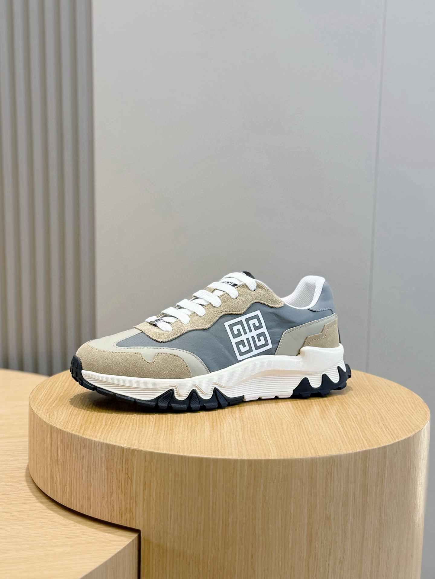 Givenchy Sneakers L-s