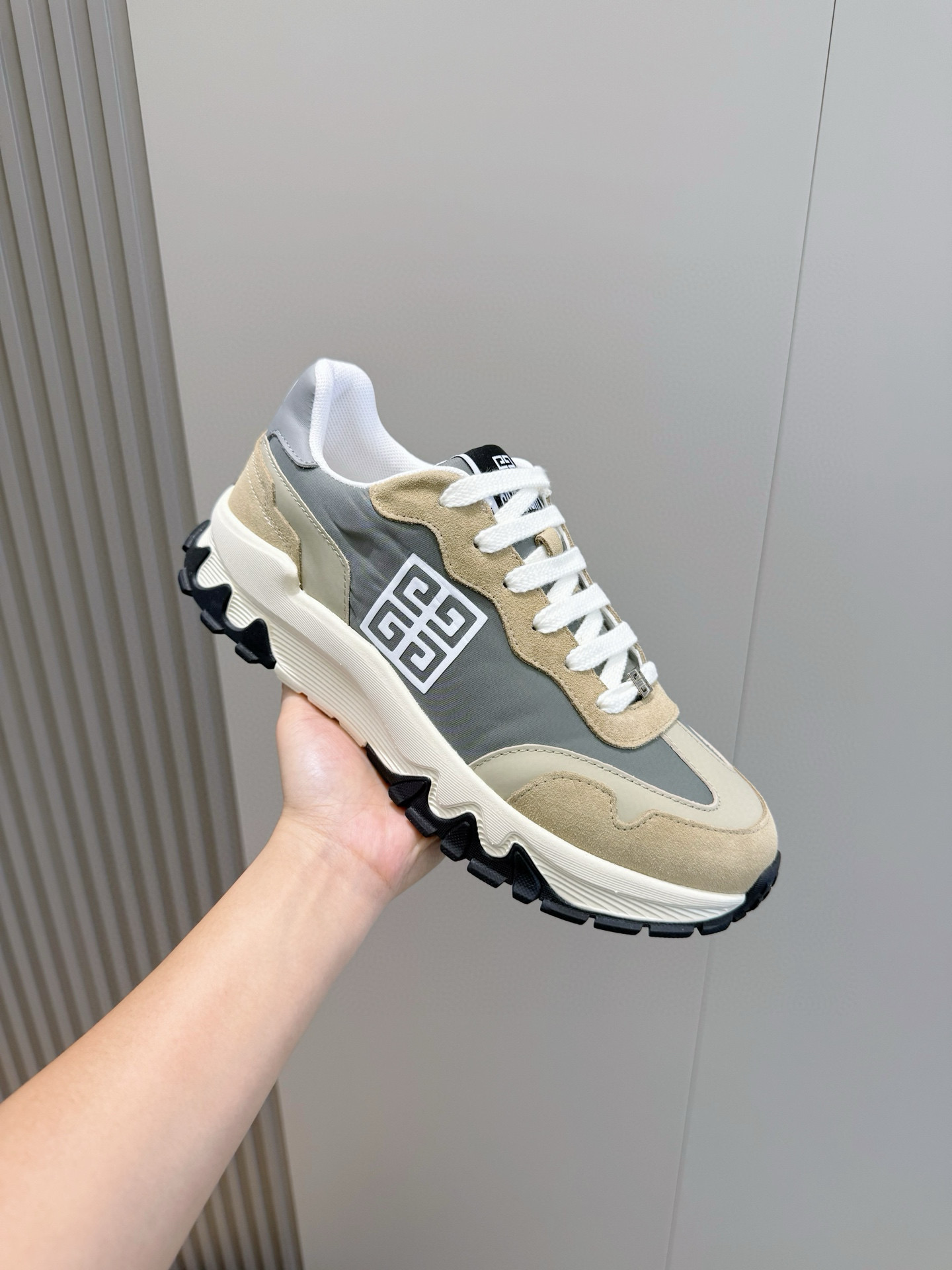 Givenchy Sneakers L-s