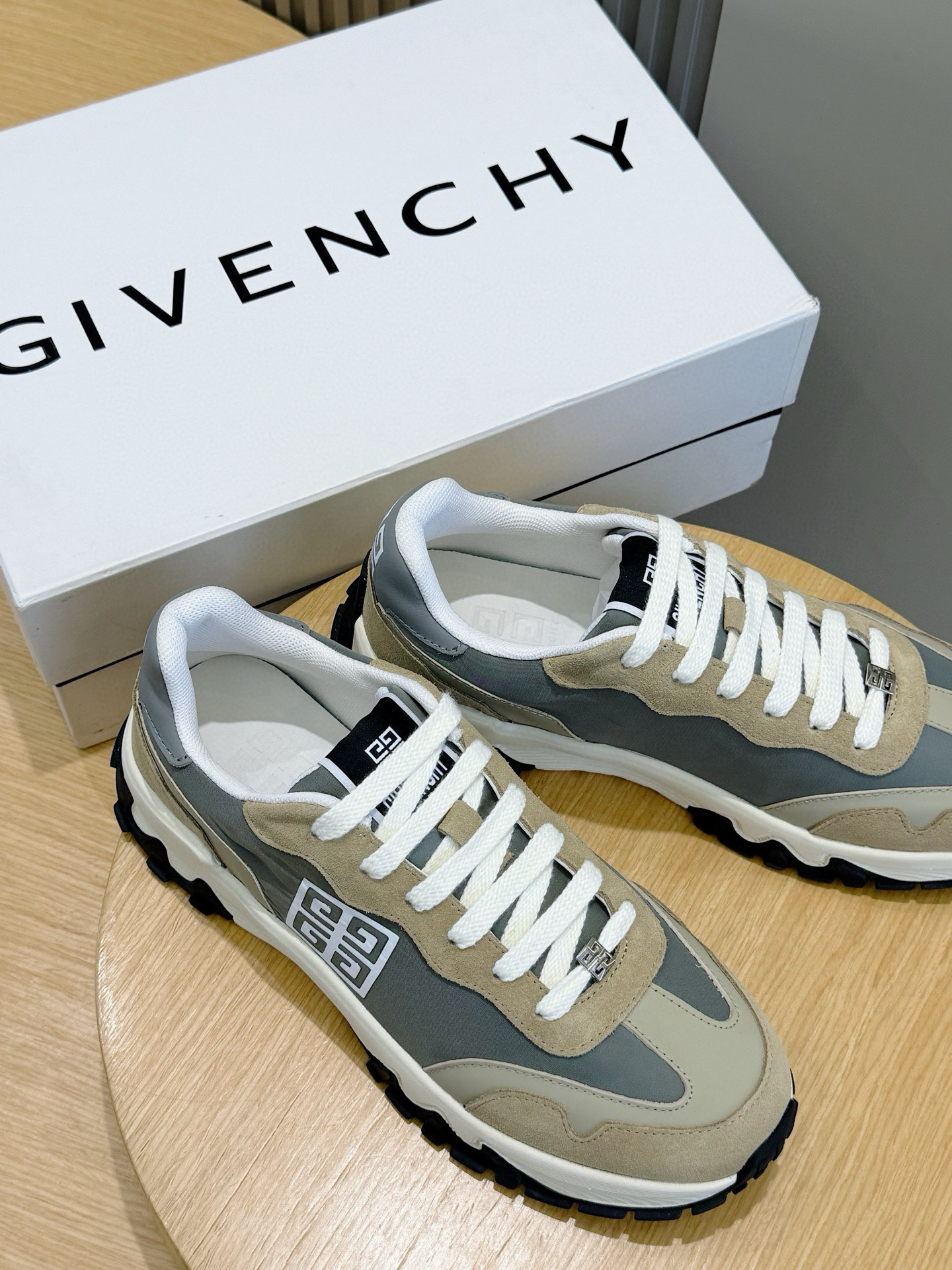 Givenchy Sneakers L-s