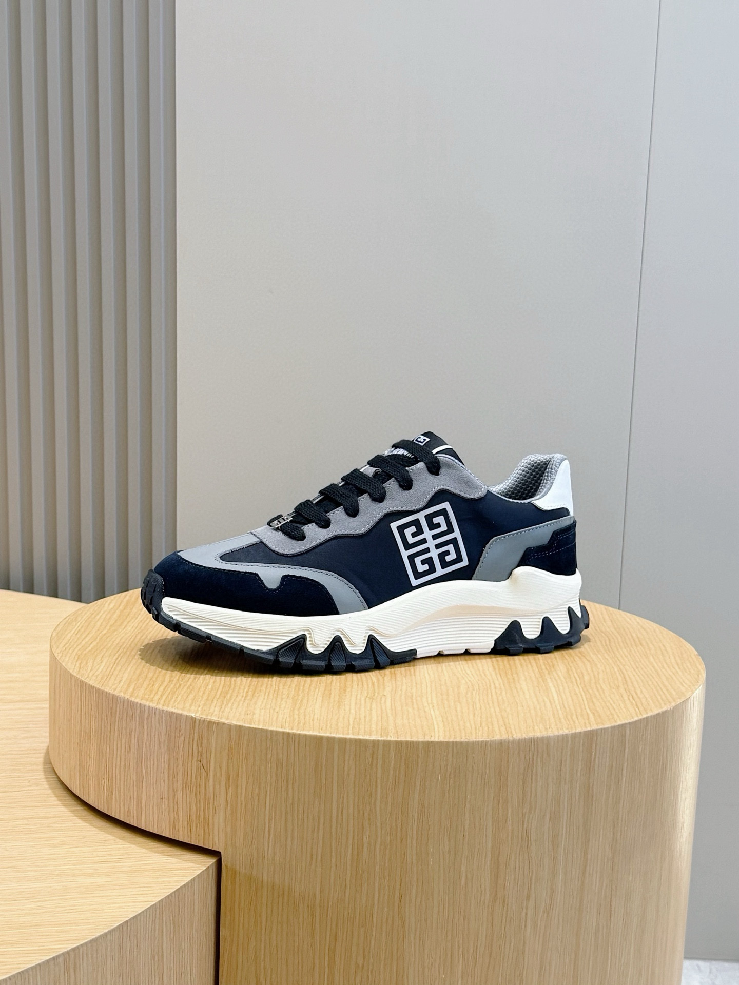 Givenchy Sneakers L-s