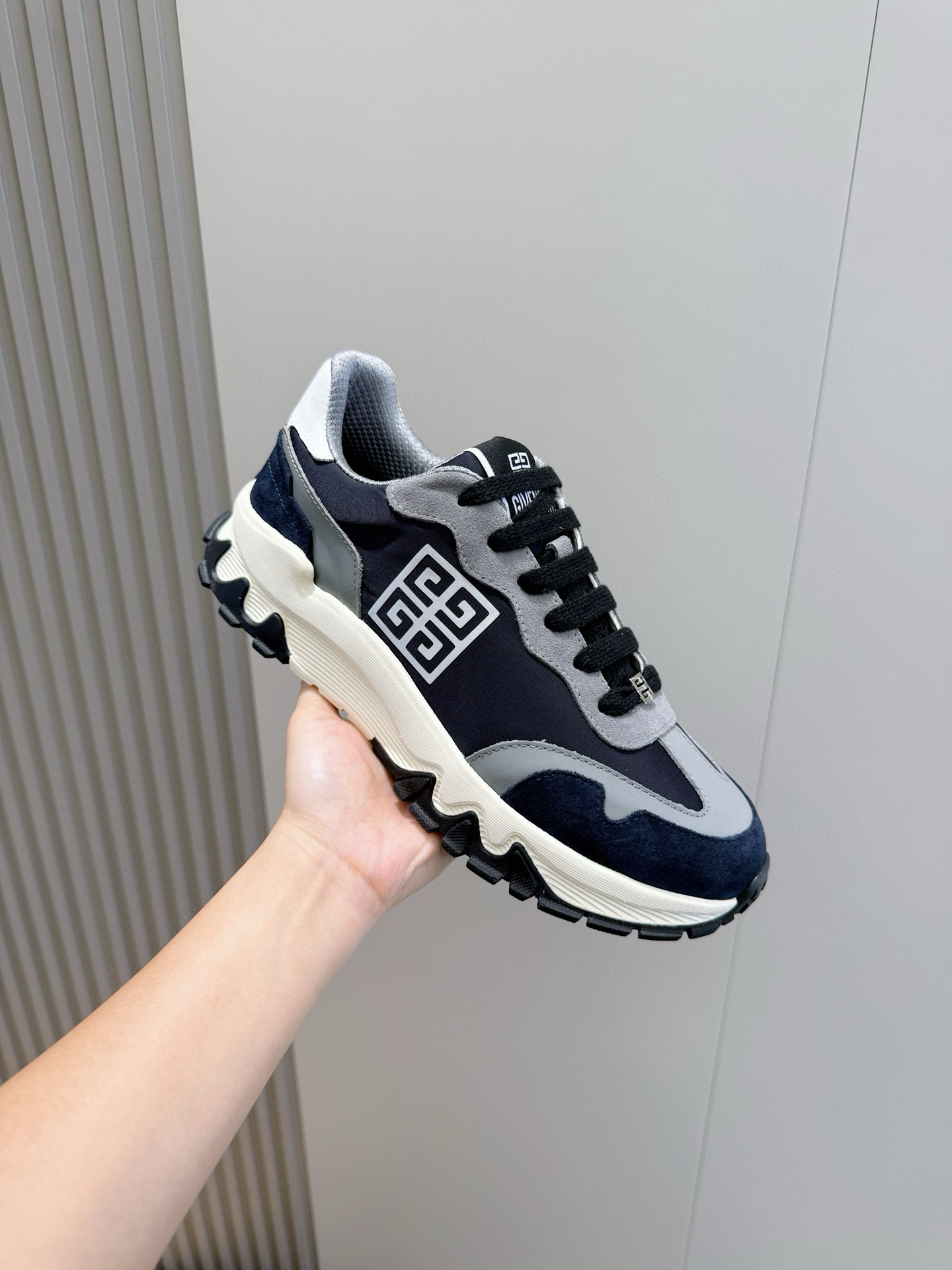 Givenchy Sneakers L-s