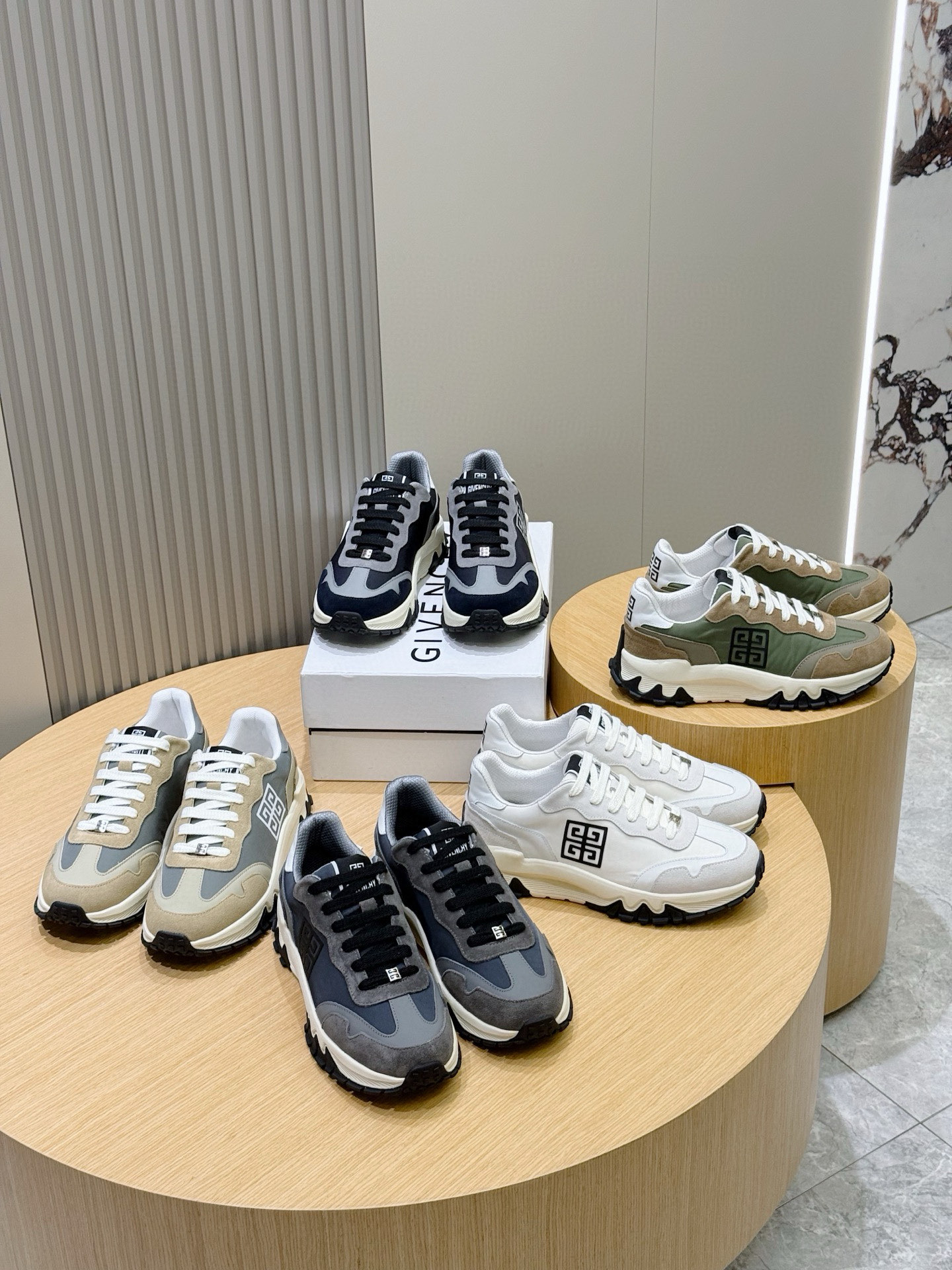 Givenchy Sneakers L-s