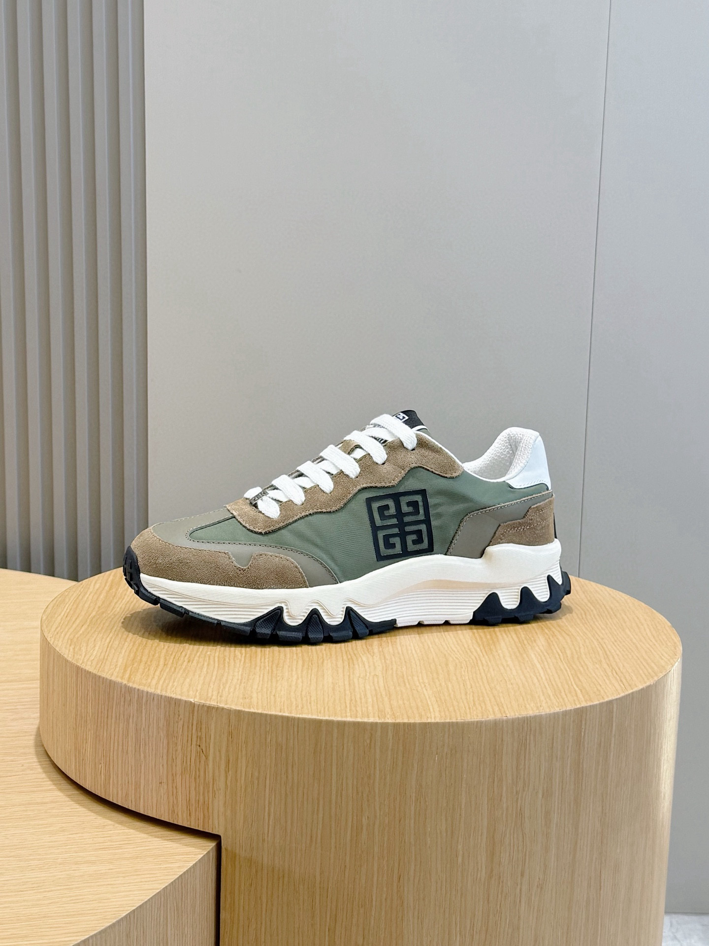 Givenchy Sneakers L-s