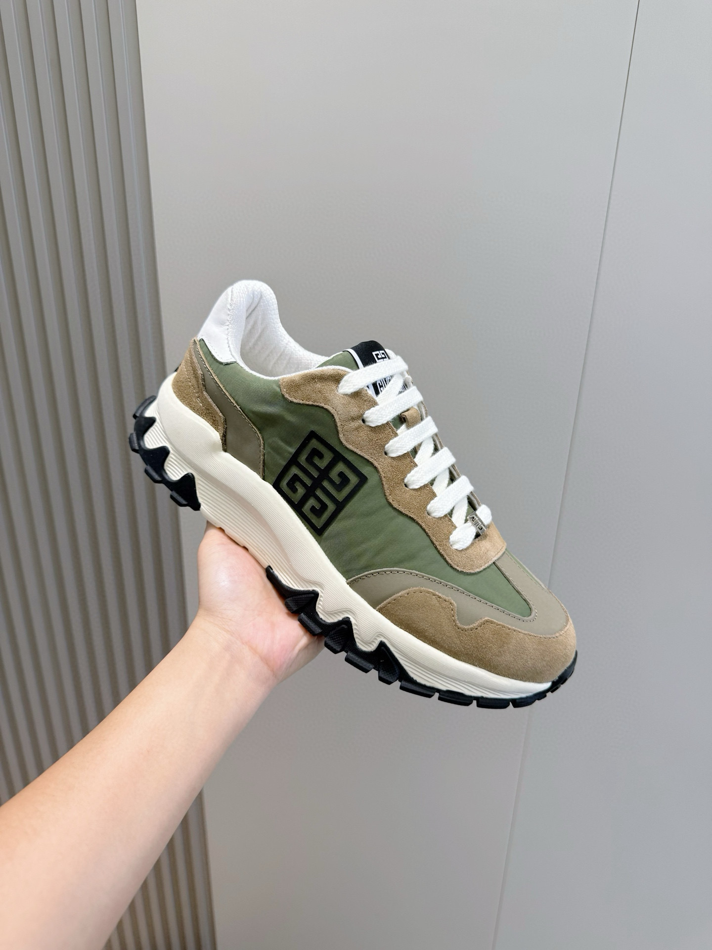 Givenchy Sneakers L-s