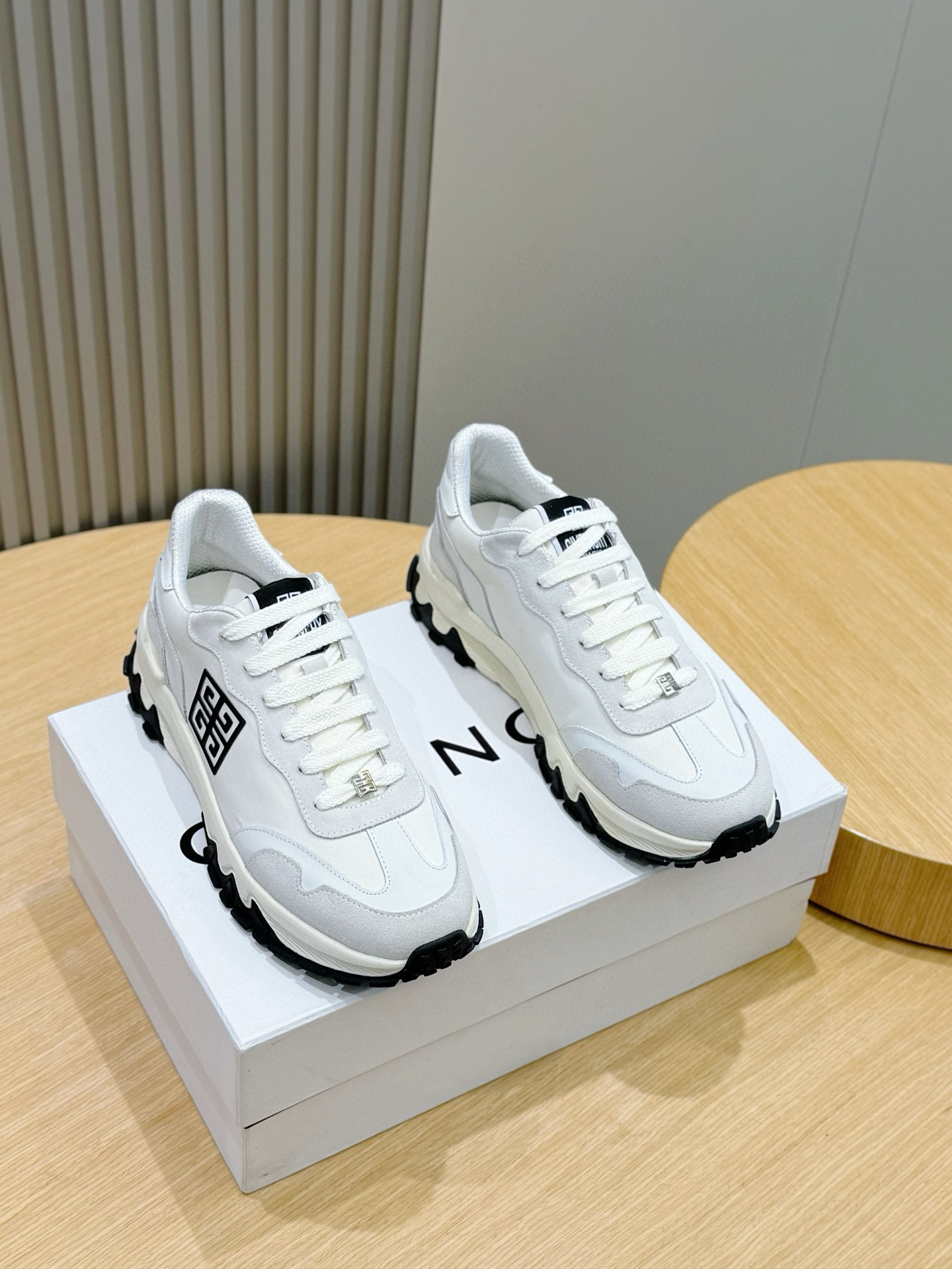Givenchy Sneakers L-s