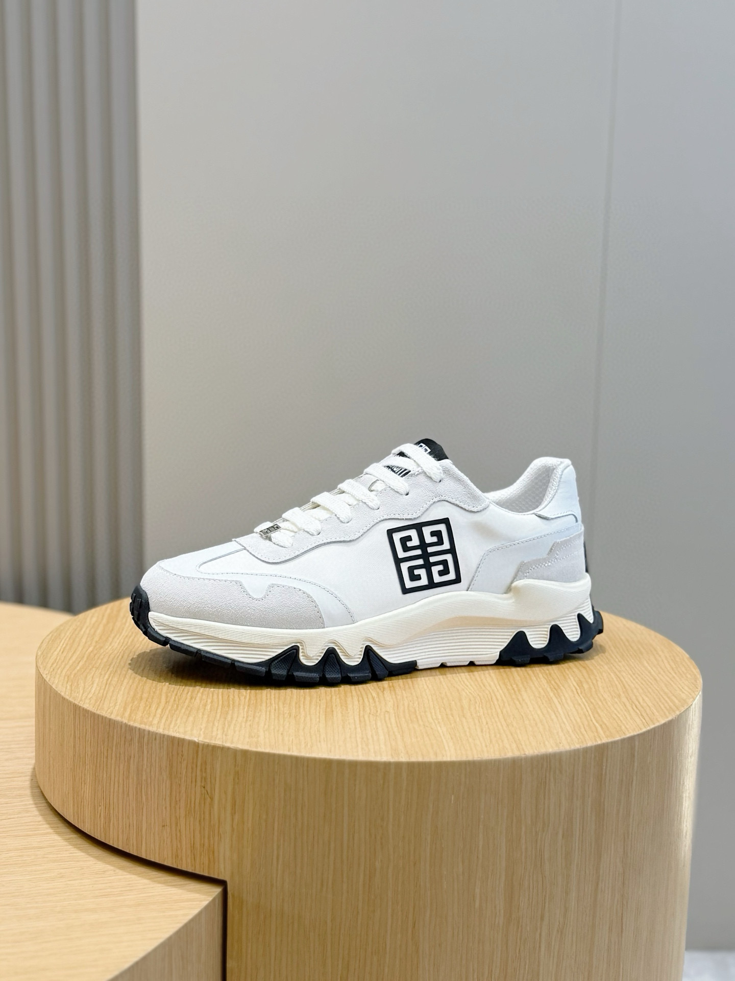 Givenchy Sneakers L-s