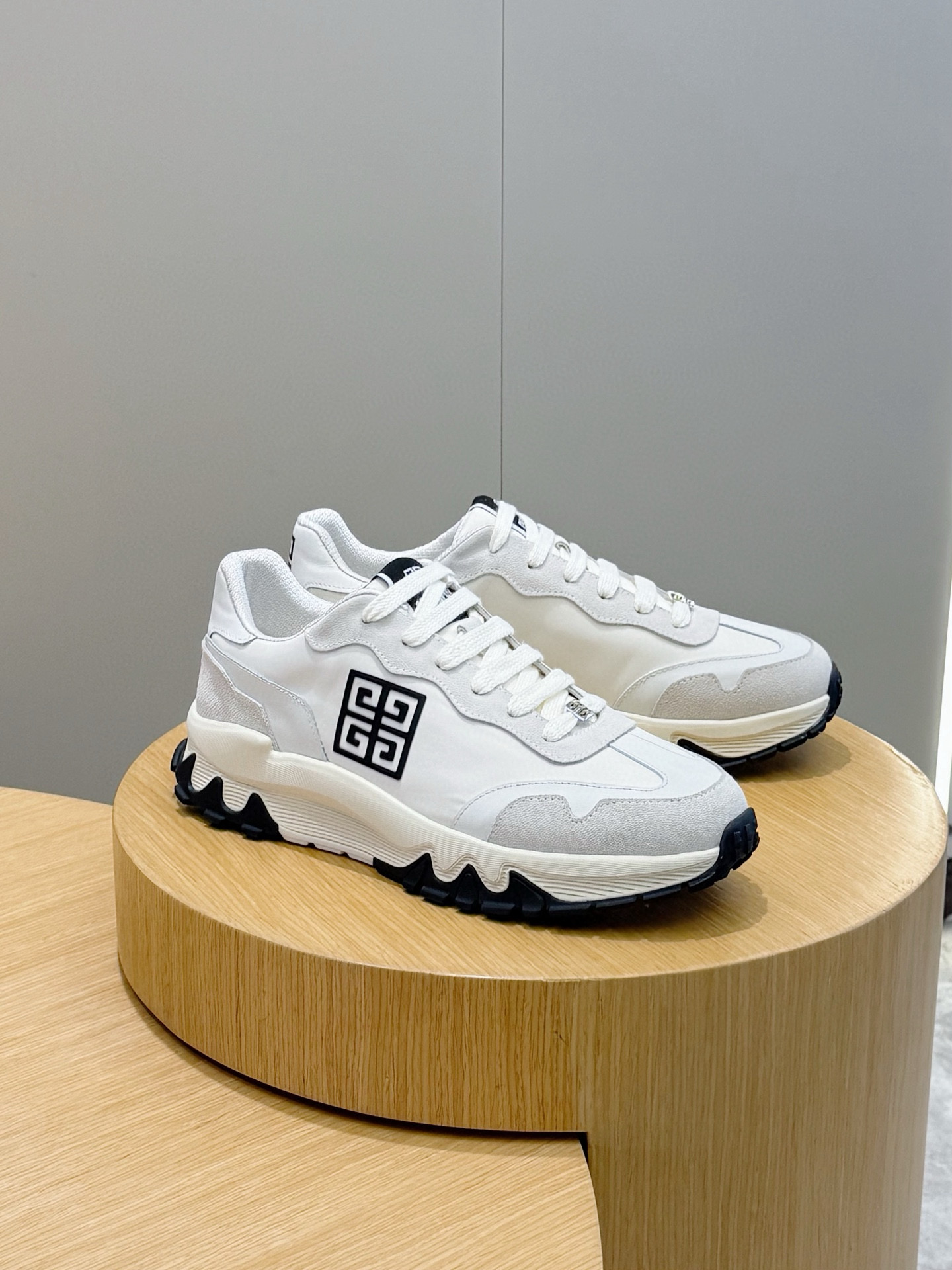 Givenchy Sneakers L-s