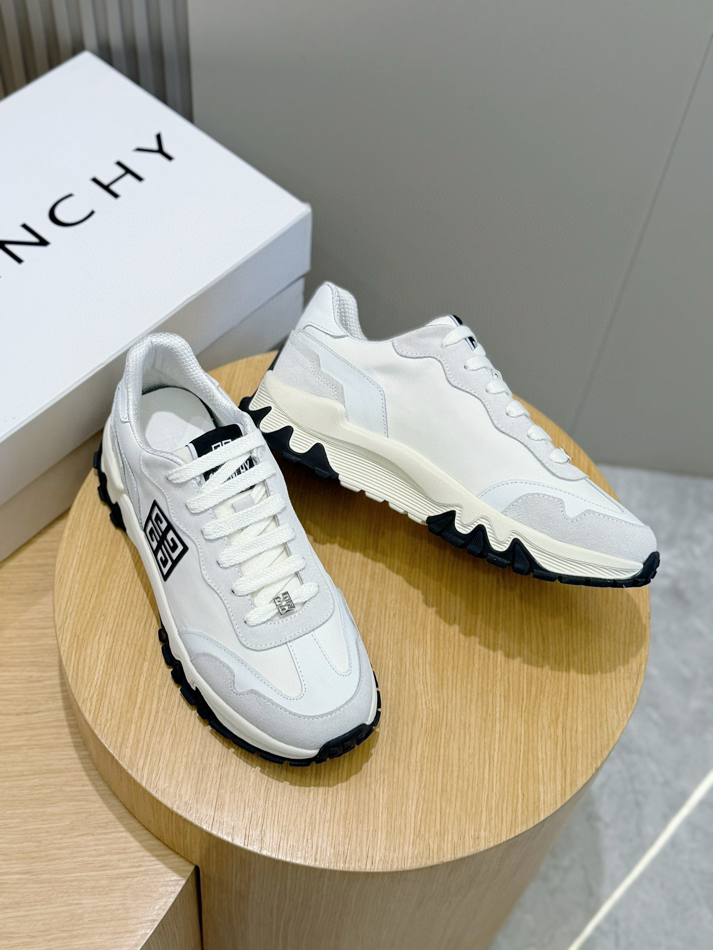 Givenchy Sneakers L-s
