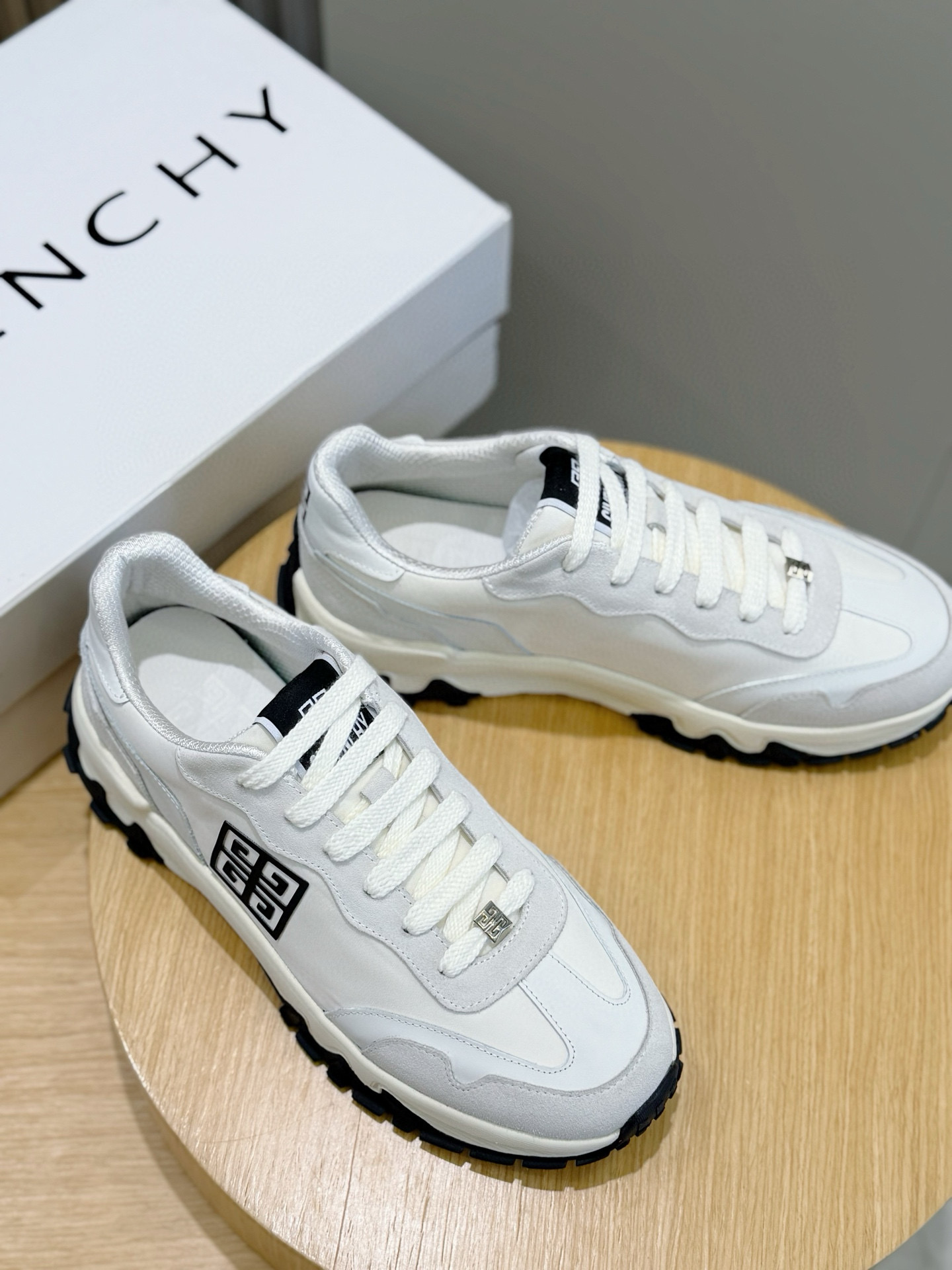 Givenchy Sneakers L-s