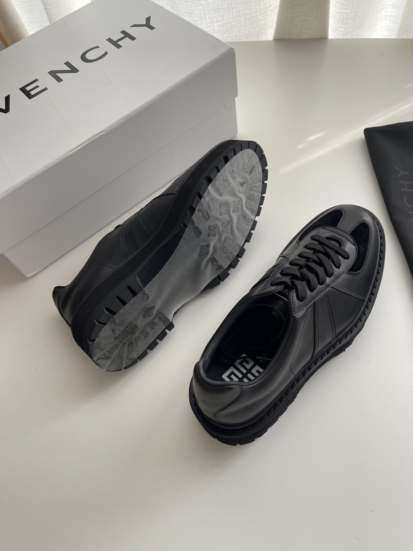 Givenchy Sneakers Black L