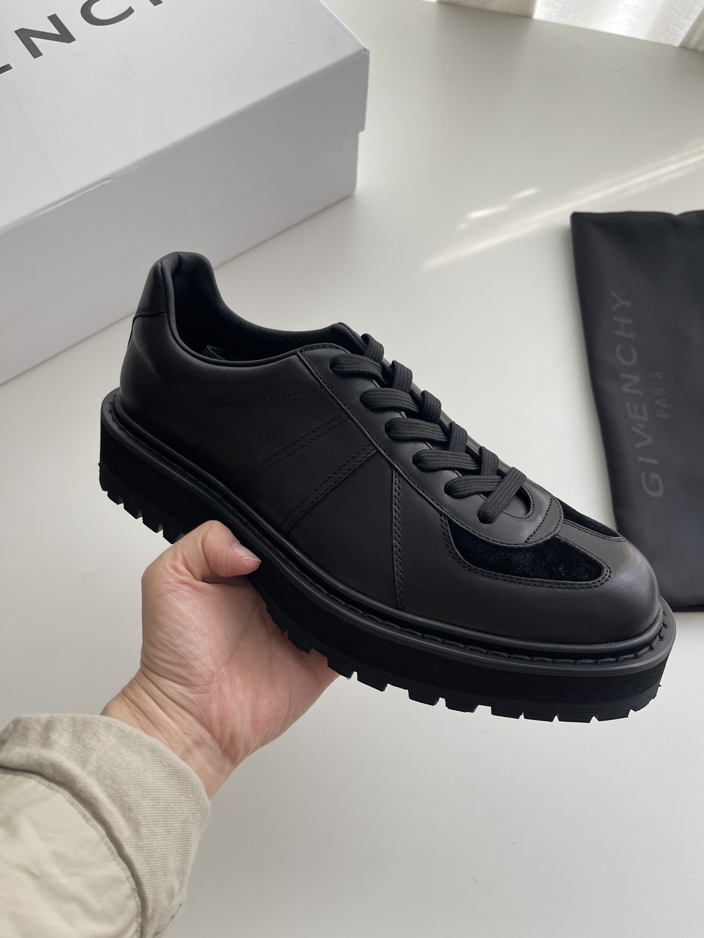 Givenchy Sneakers Black L