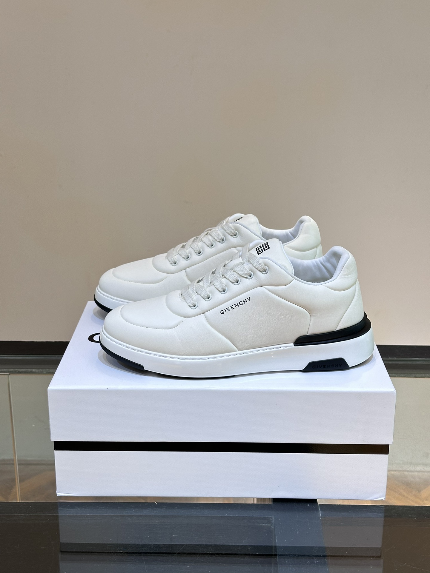 Givenchy Male Sneakers Lightweight S