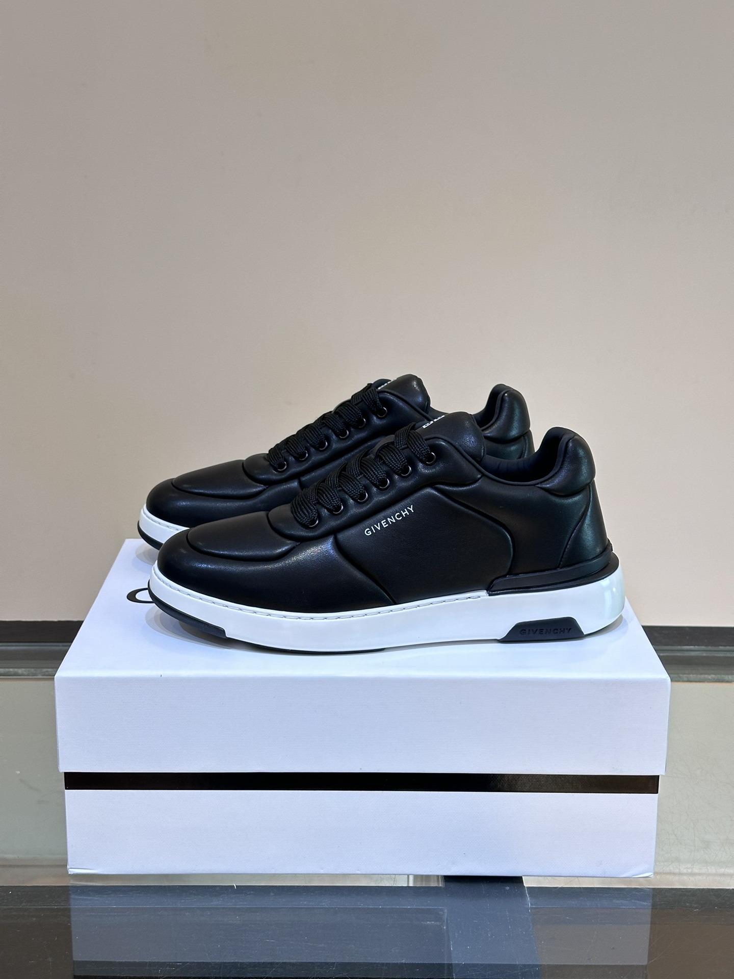 Givenchy Male Sneakers Lightweight S
