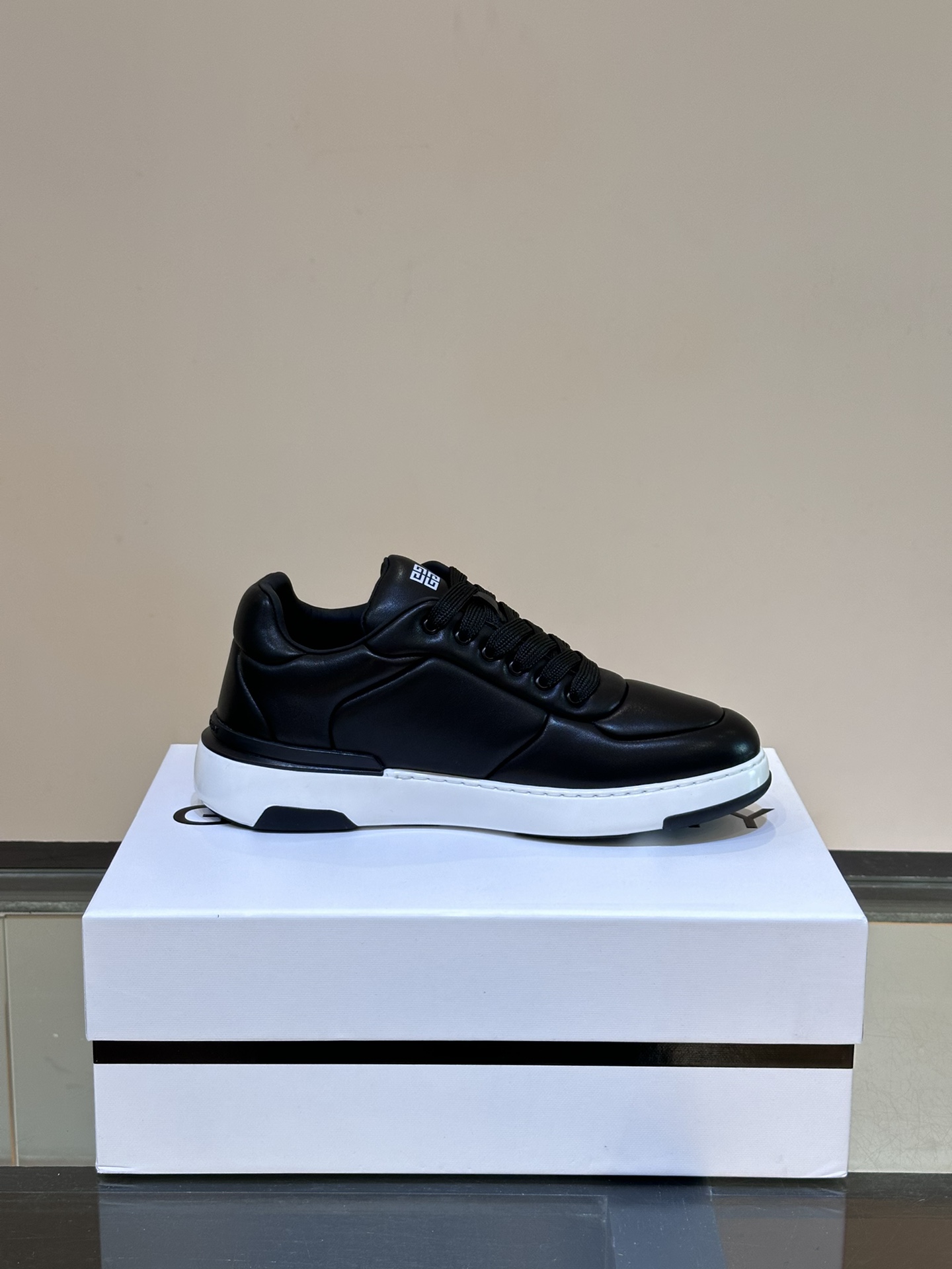 Givenchy Male Sneakers Lightweight S