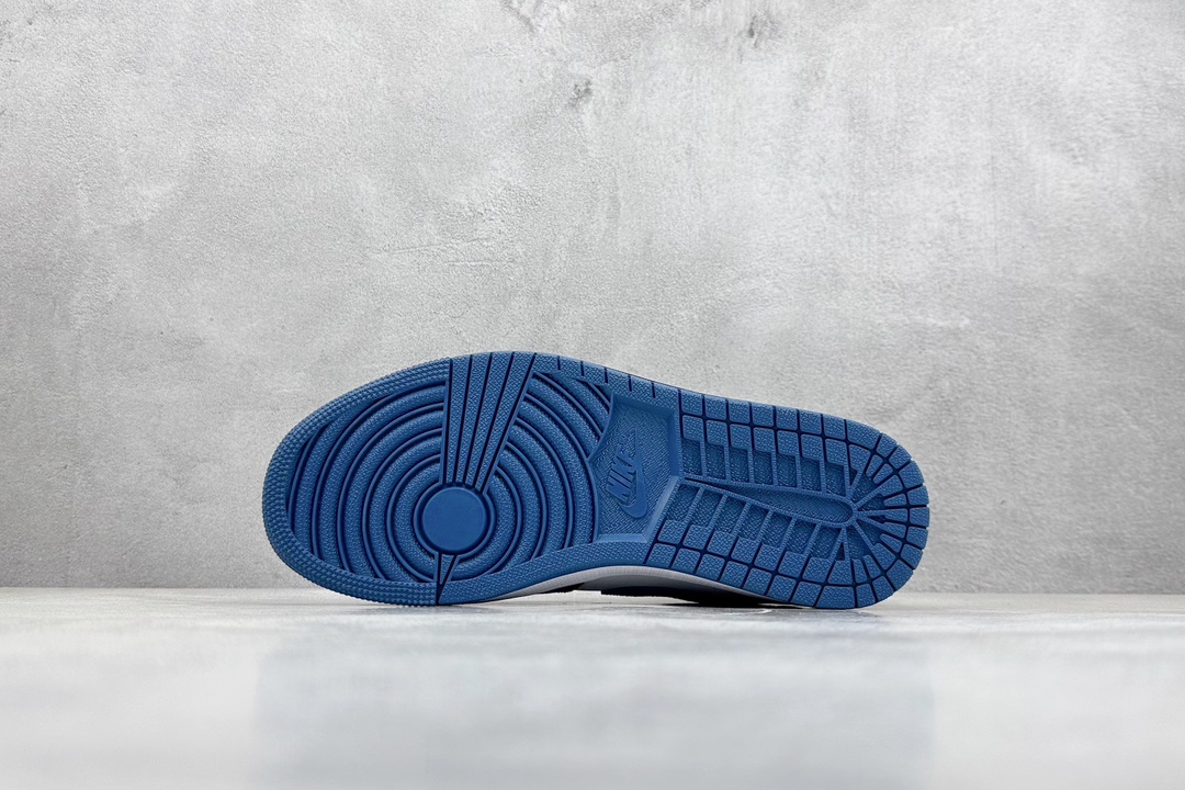 Jordan Nike Basic Shoes L