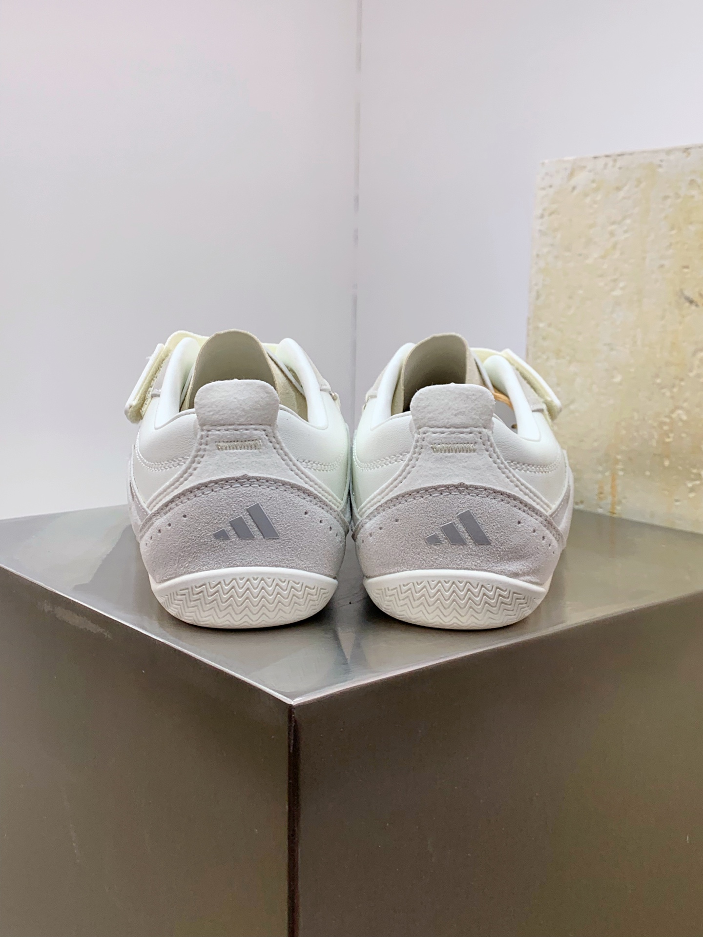 Adidas Sneakers