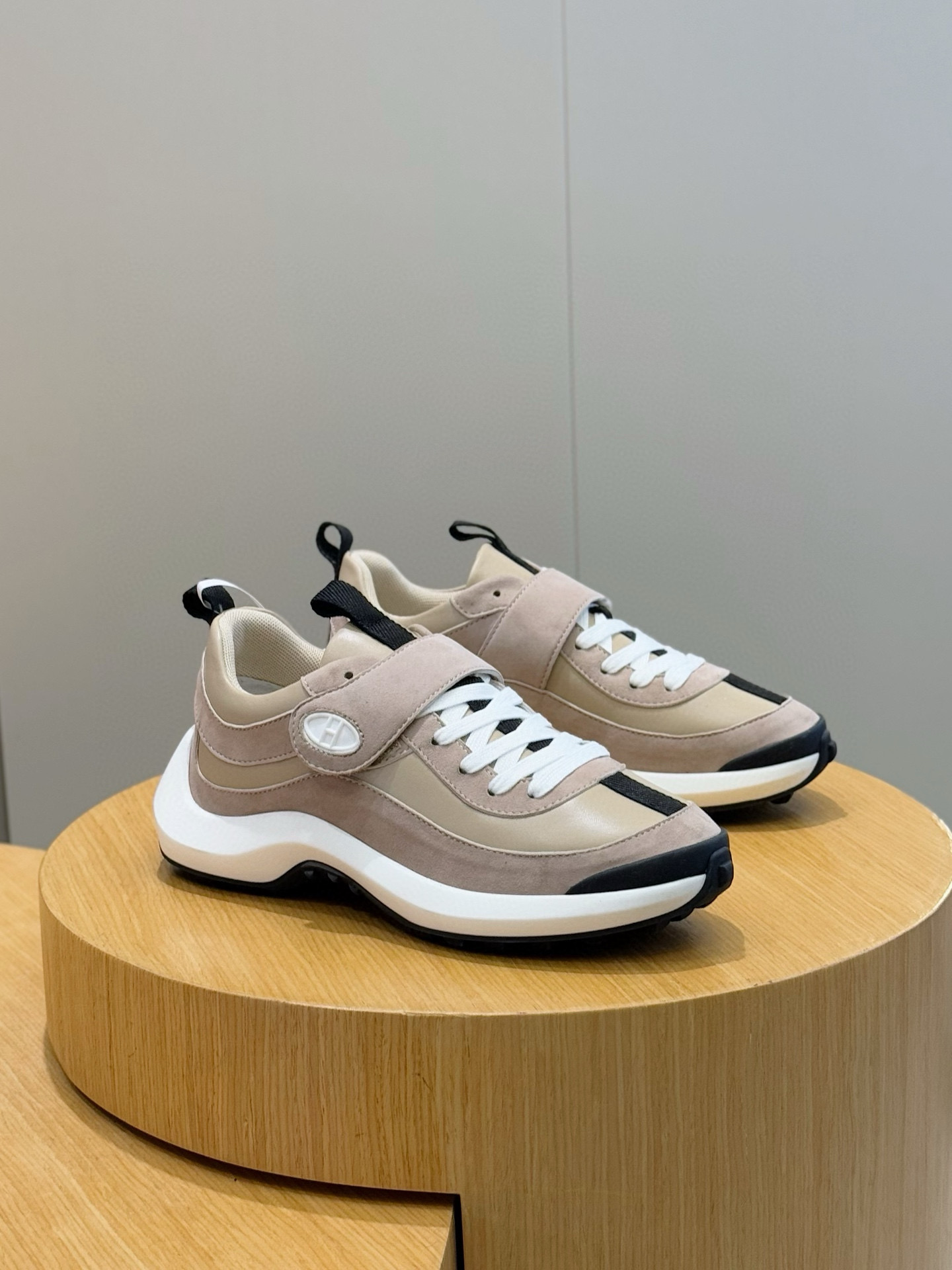 Hermes Sneakers Black L-s