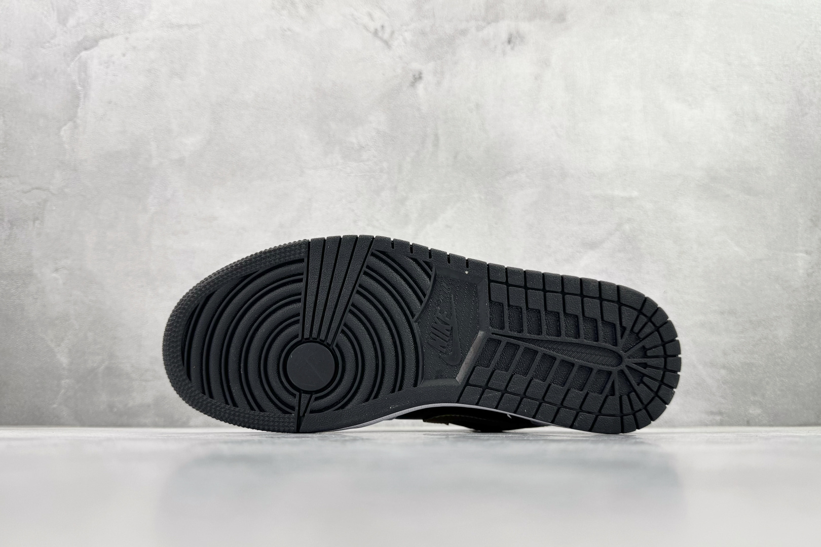 Jordan Nike Basic Shoes L