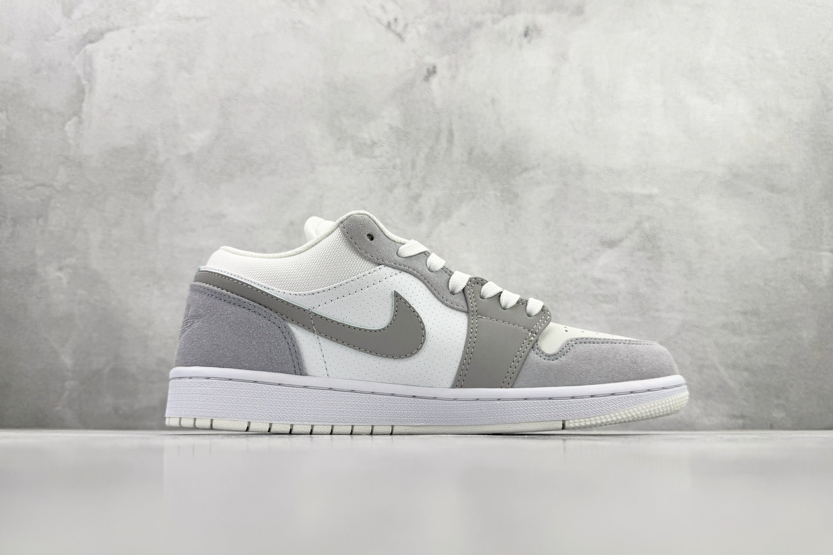 Jordan Nike Basic Shoes L