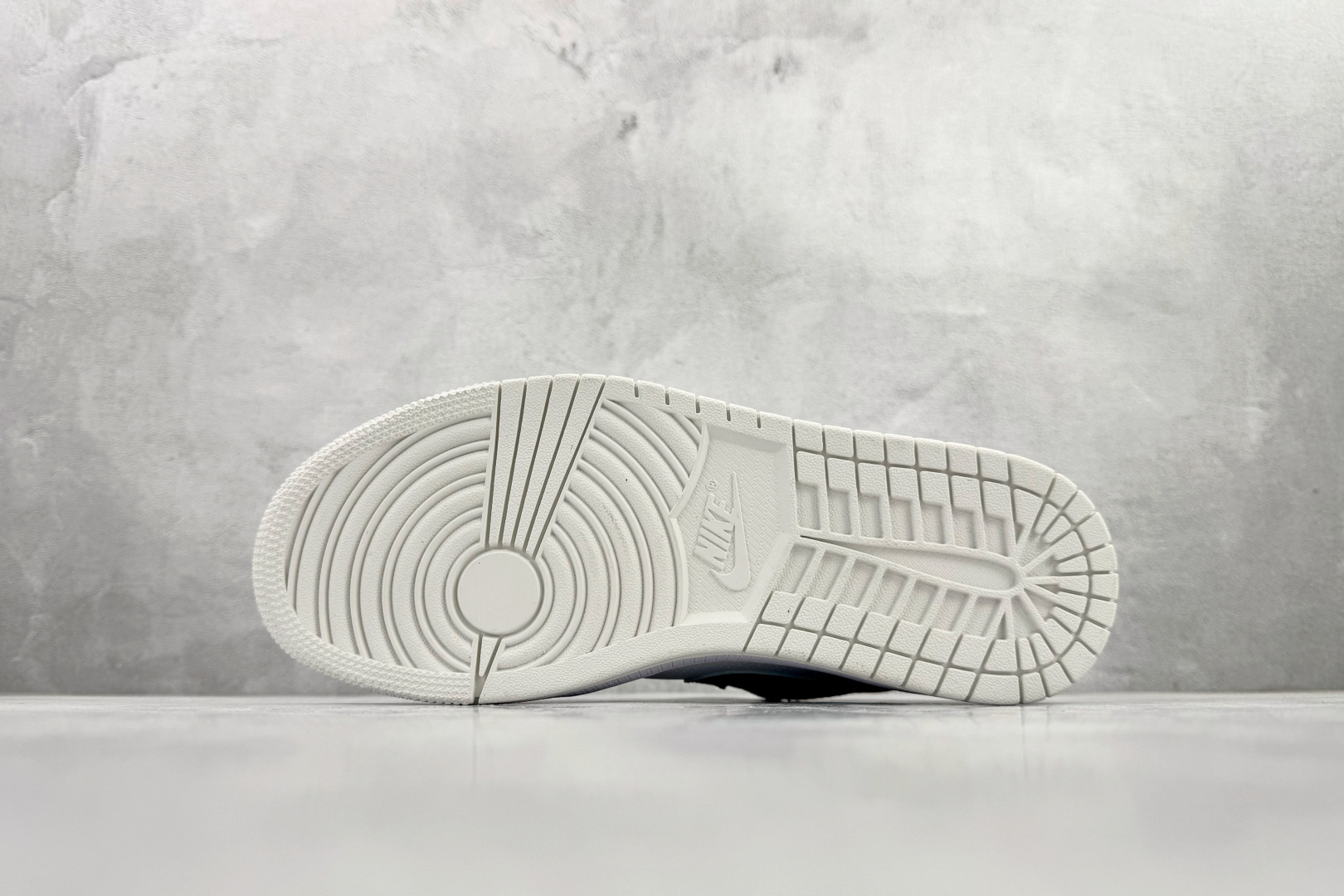 Jordan Nike Basic Shoes L