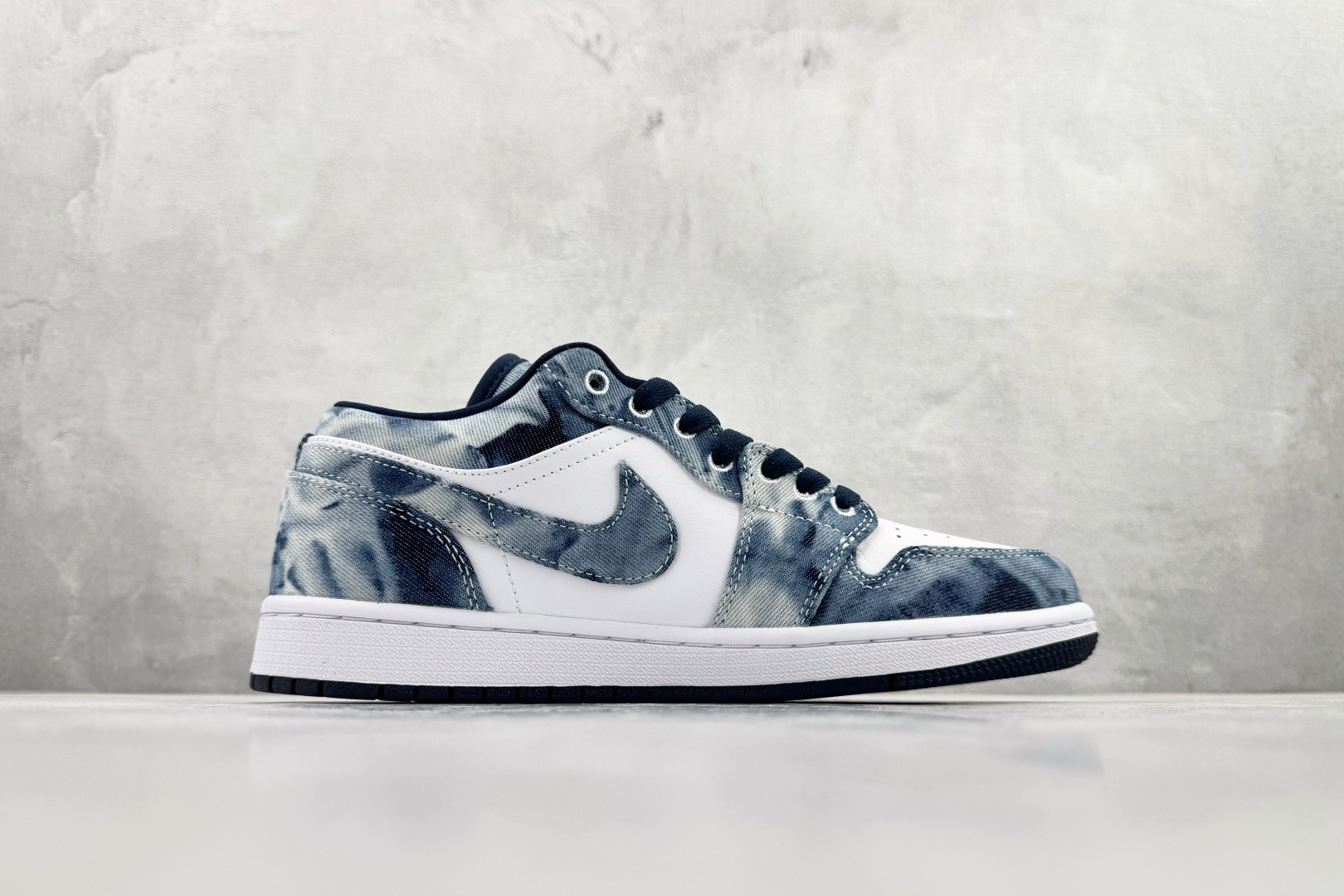 Jordan Nike Basic Shoes L