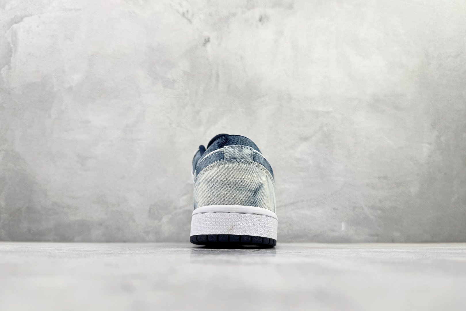 Jordan Nike Basic Shoes L