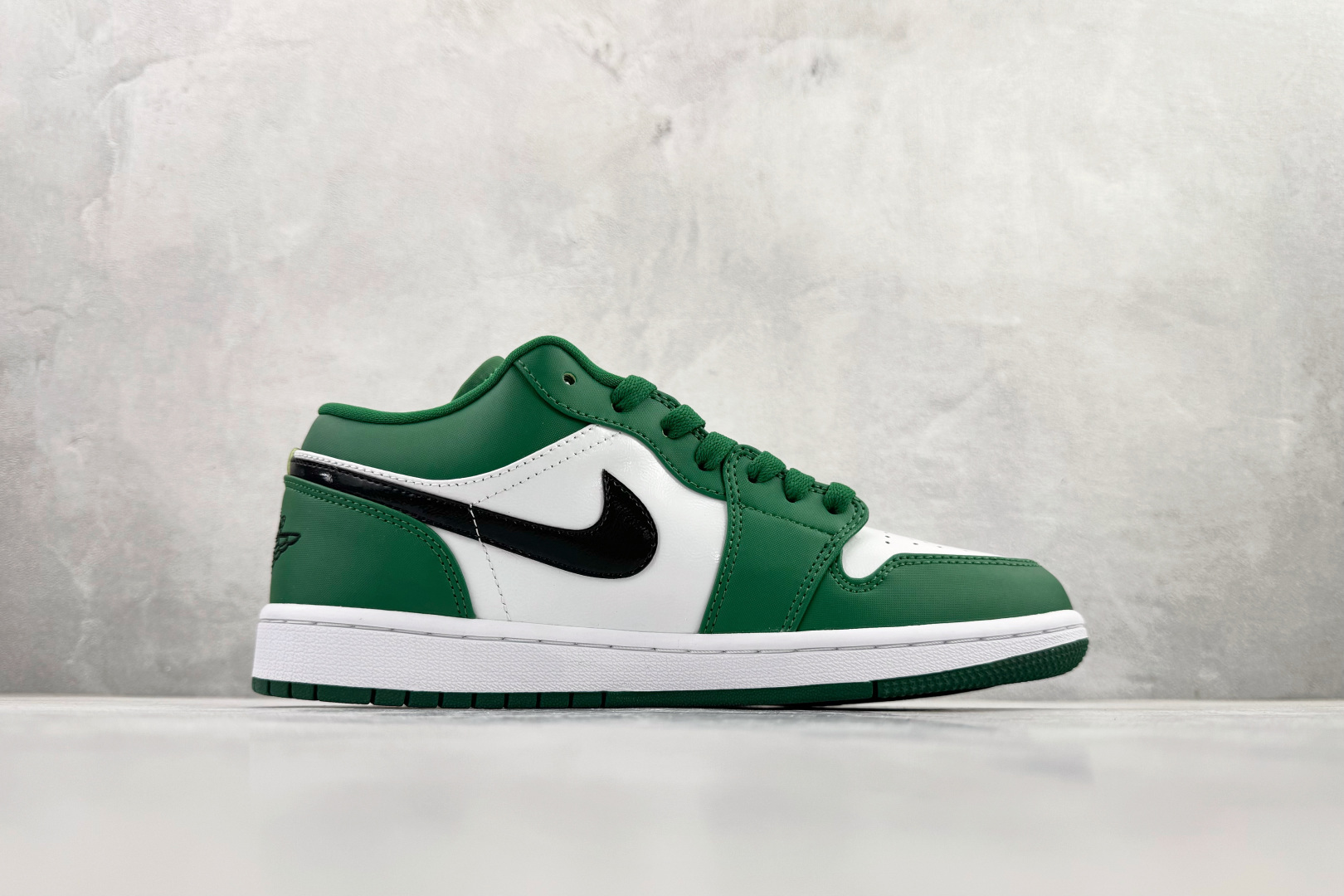 Jordan Nike Basic Shoes L