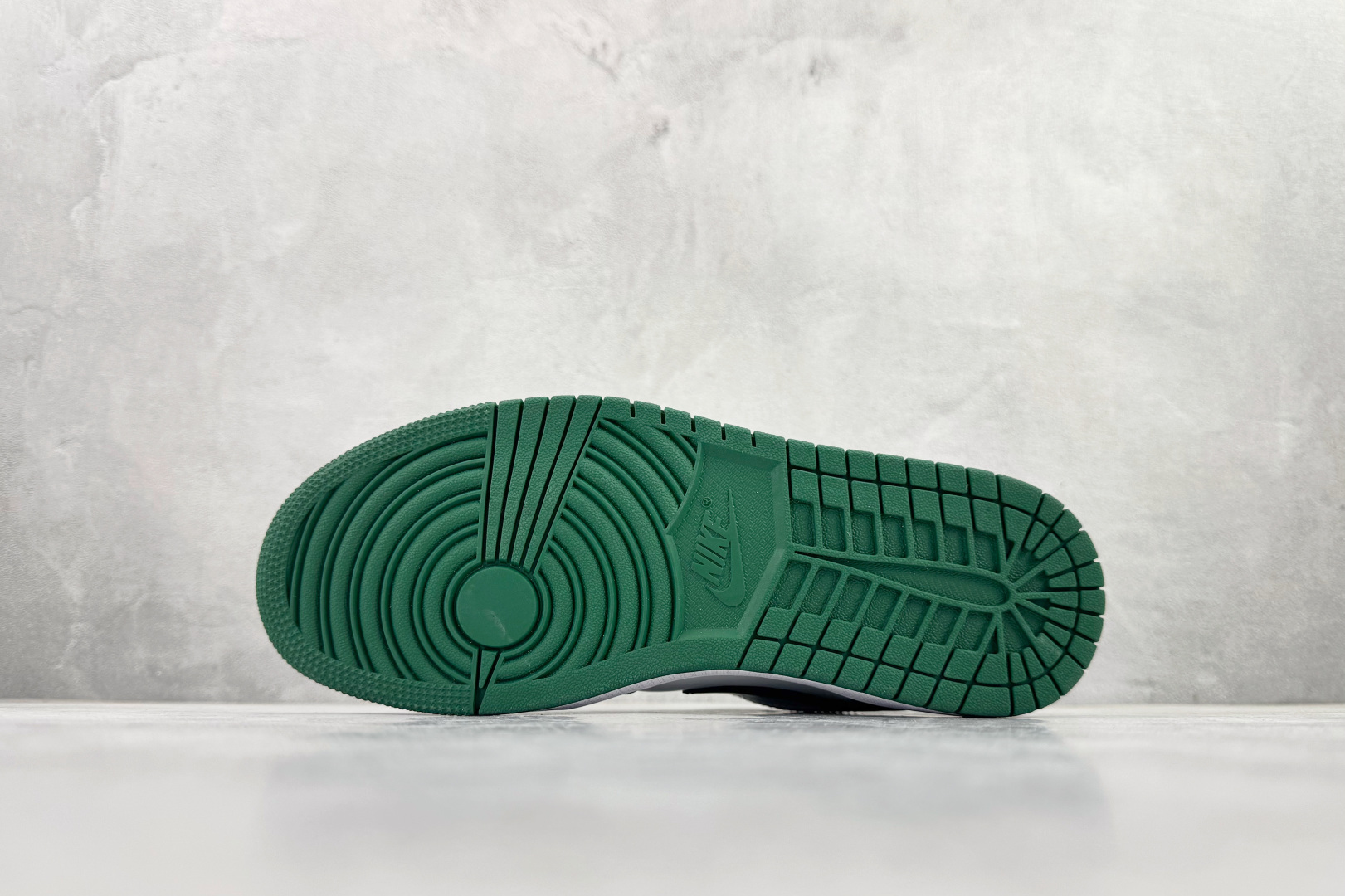 Jordan Nike Basic Shoes L