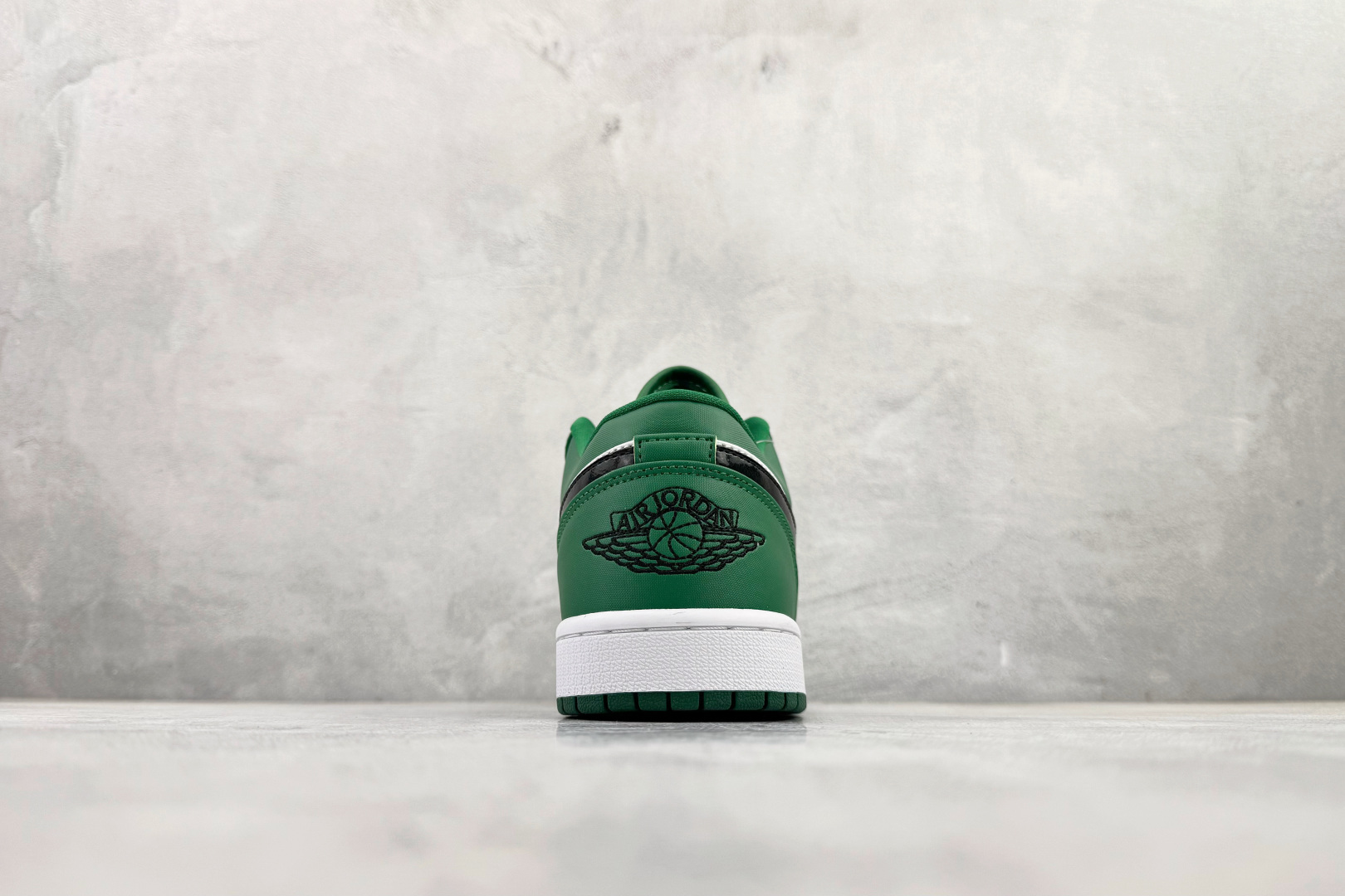 Jordan Nike Basic Shoes L