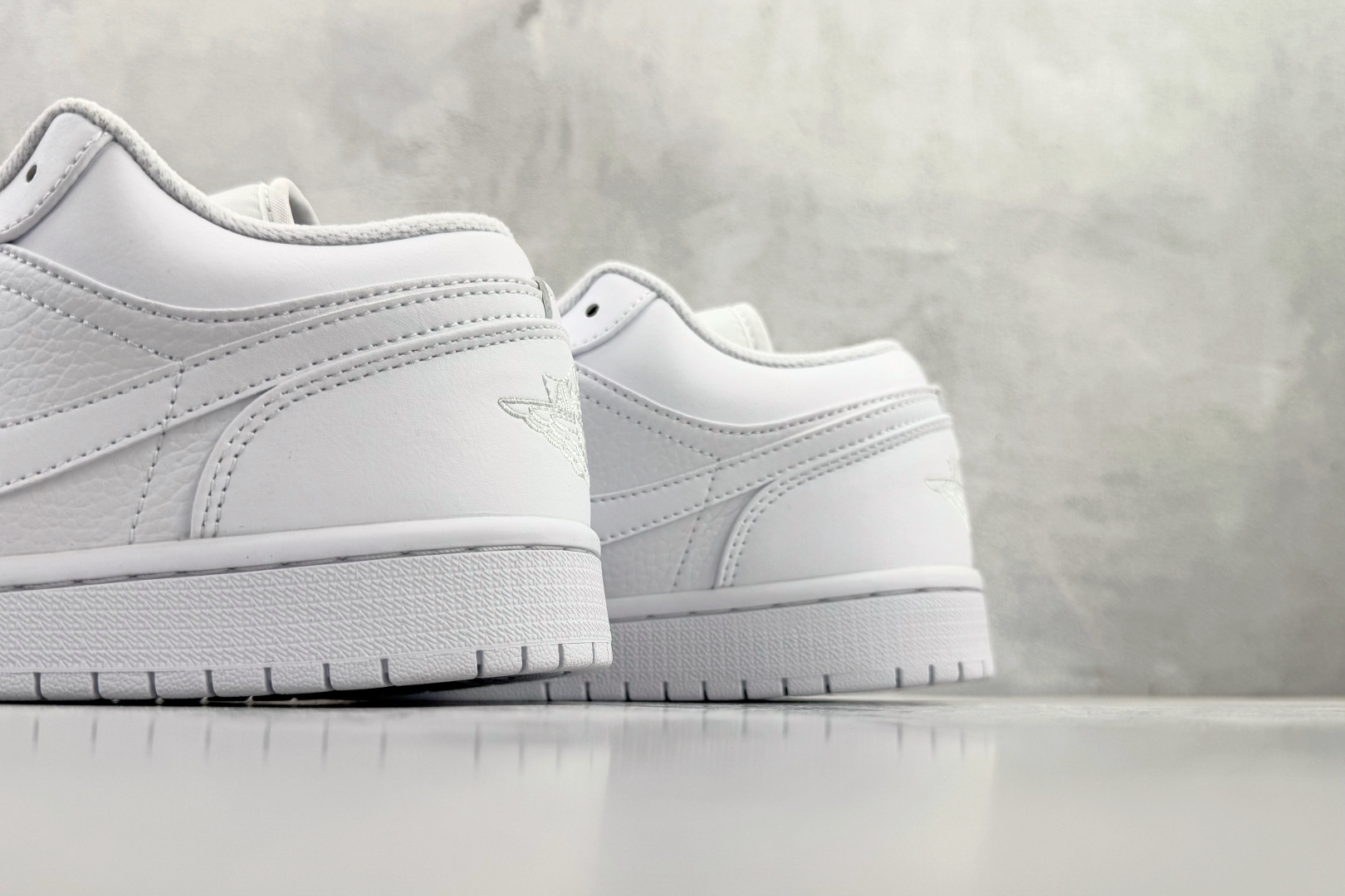 Jordan Nike Basic Shoes White L