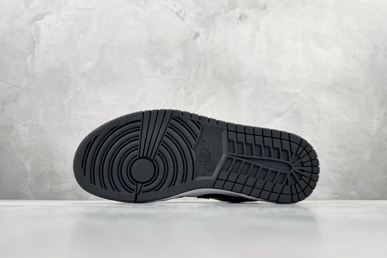 Jordan Nike Basic Shoes L