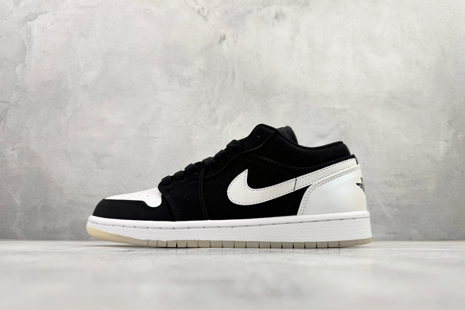 Jordan Nike Basic Shoes L