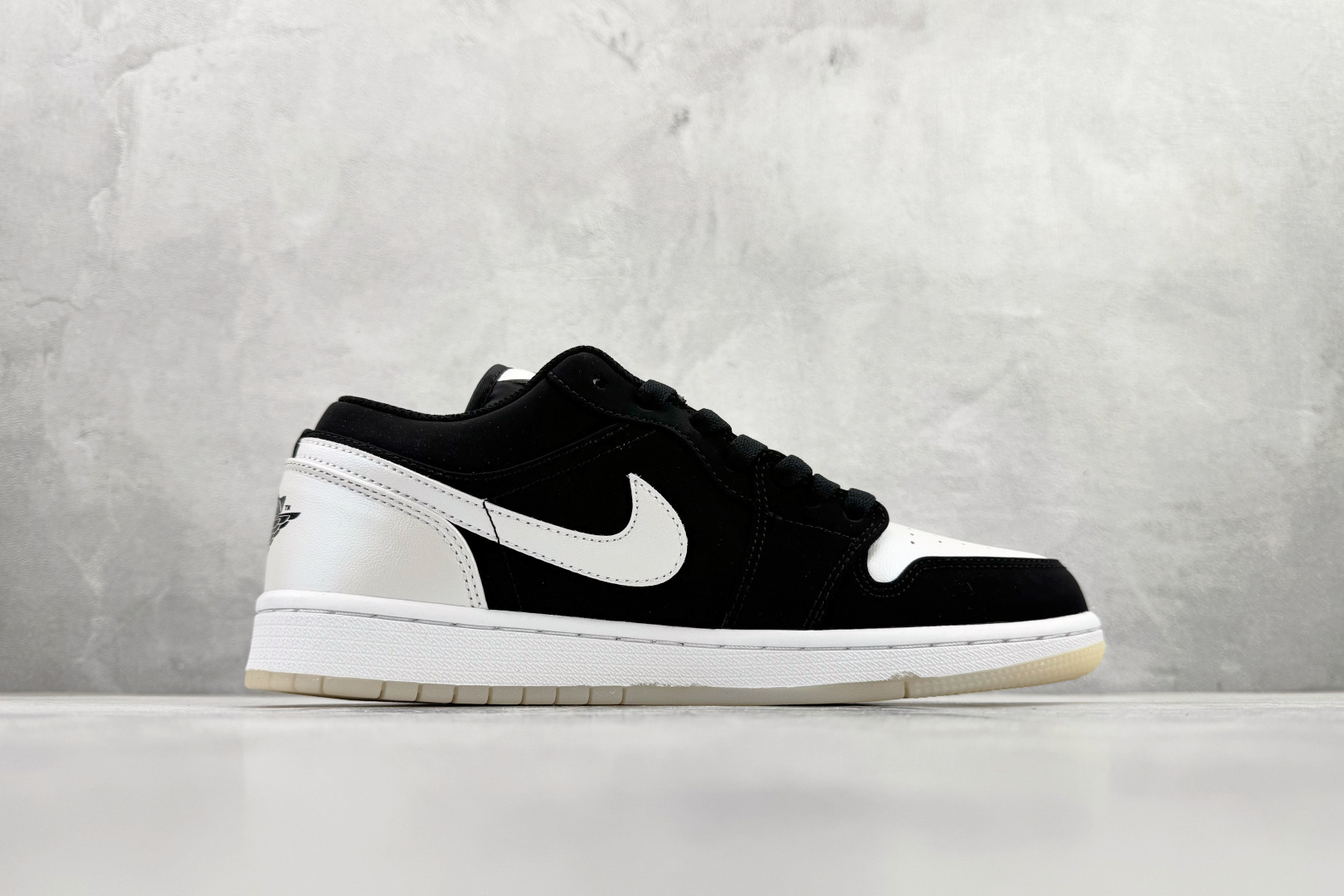 Jordan Nike Basic Shoes L