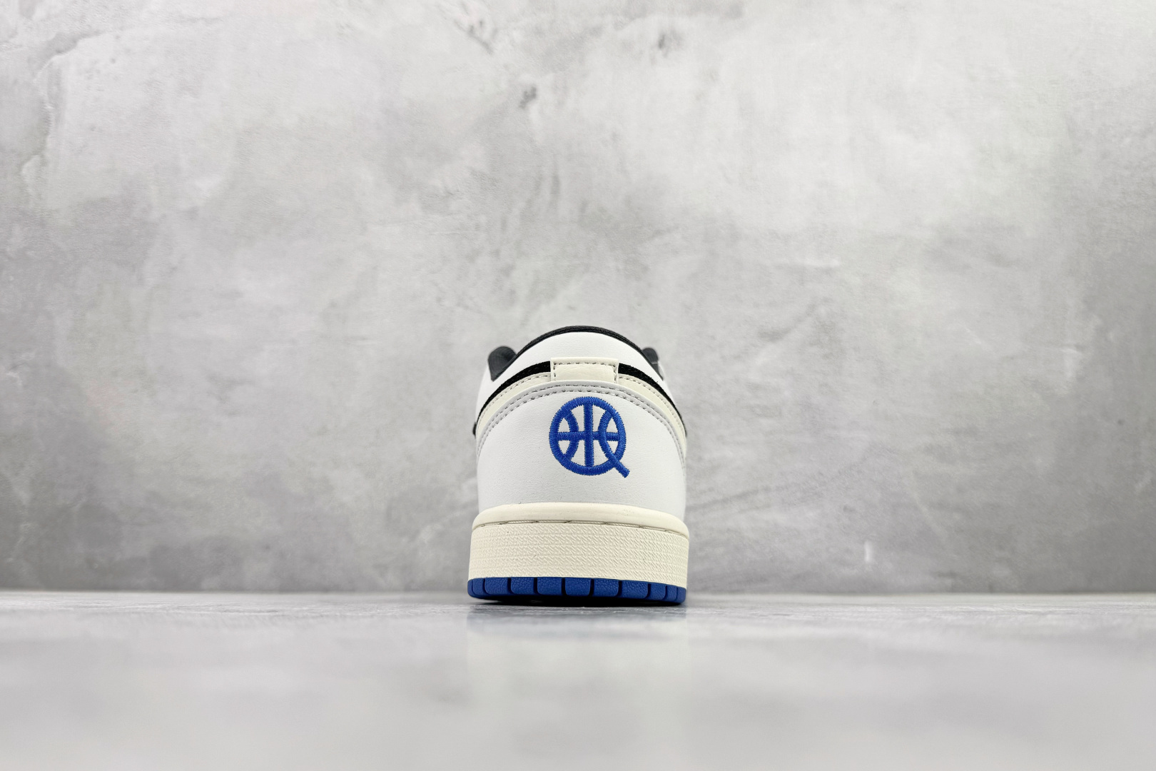 Jordan Nike Basic Shoes L