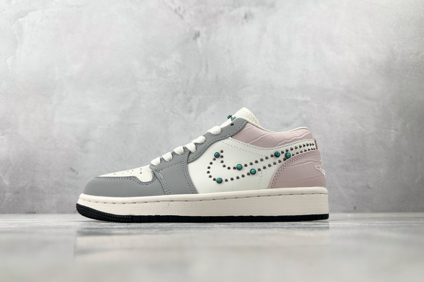 Jordan Nike Basic Shoes L