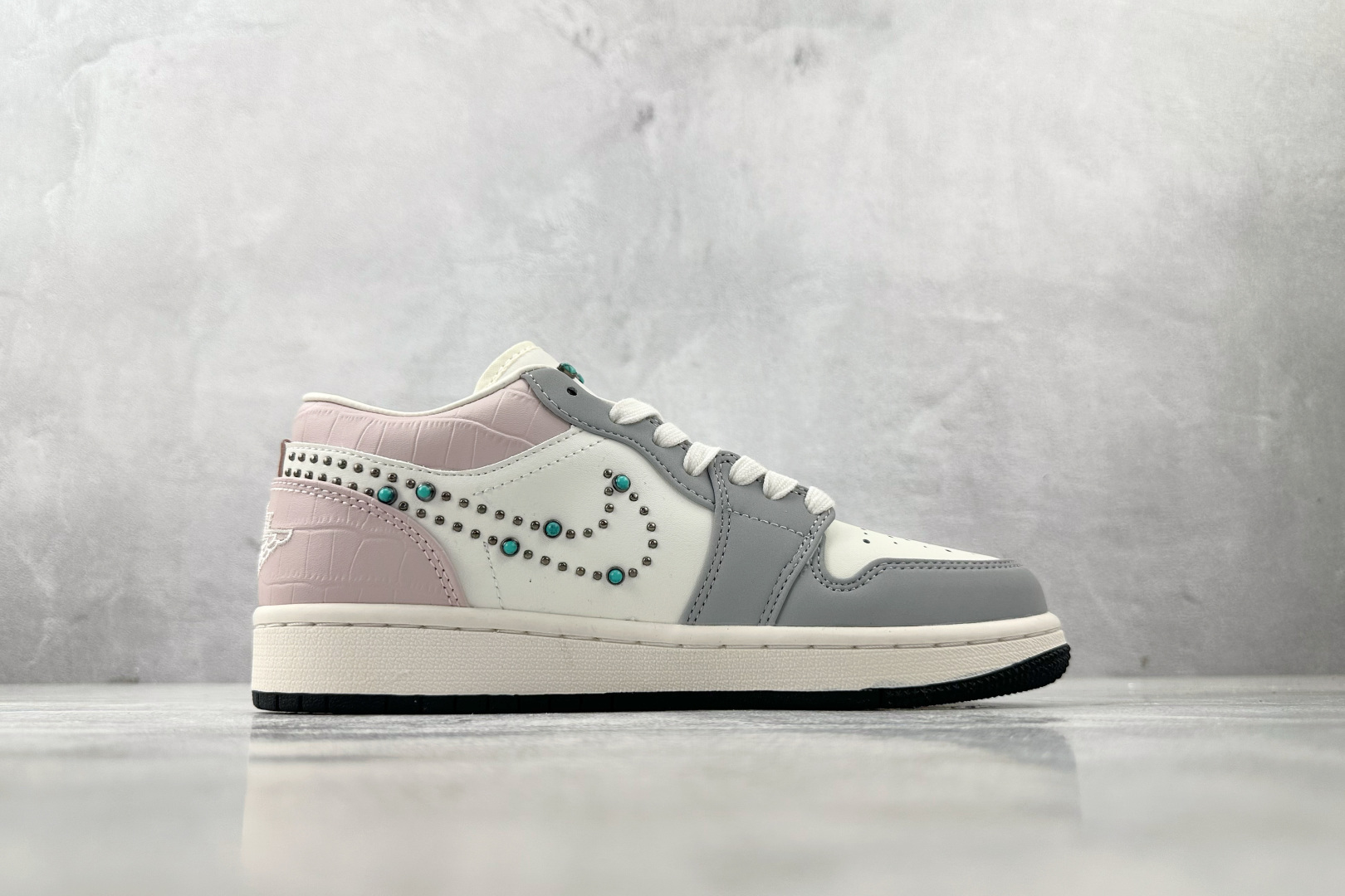 Jordan Nike Basic Shoes L