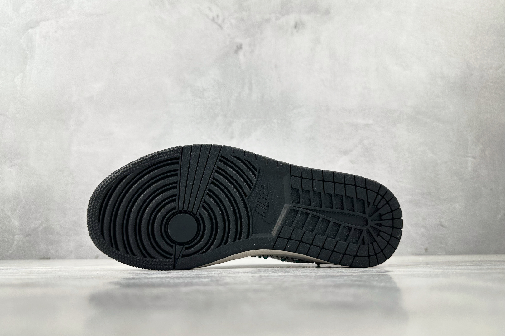 Jordan Nike Basic Shoes L