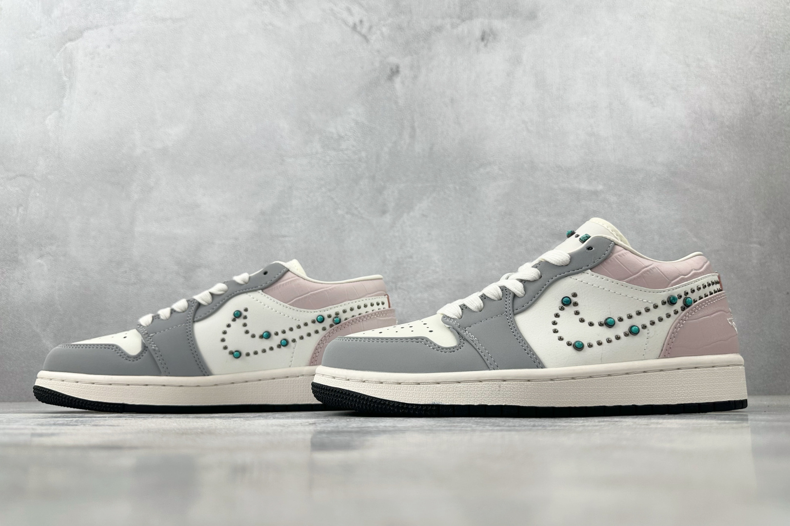 Jordan Nike Basic Shoes L