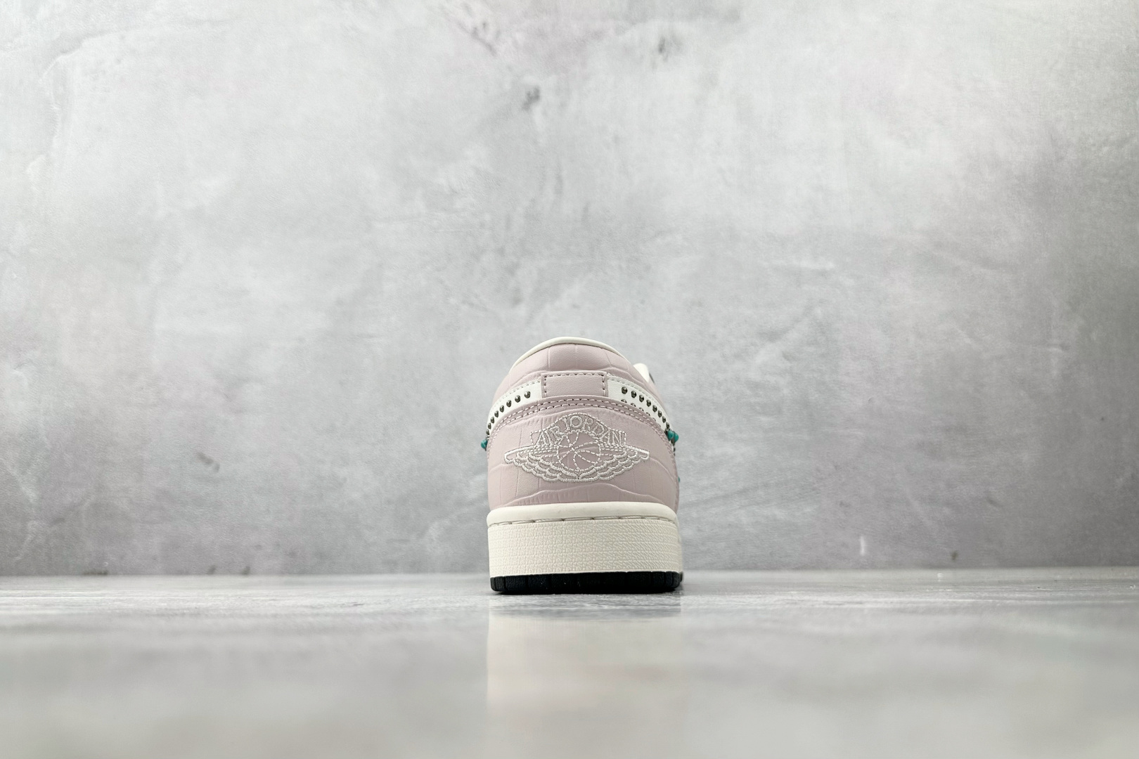 Jordan Nike Basic Shoes L