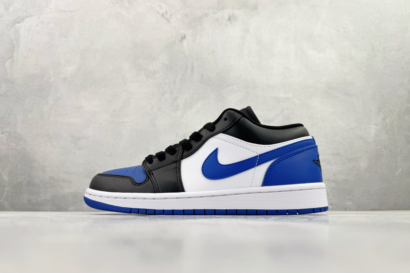 Jordan Nike Basic Shoes L